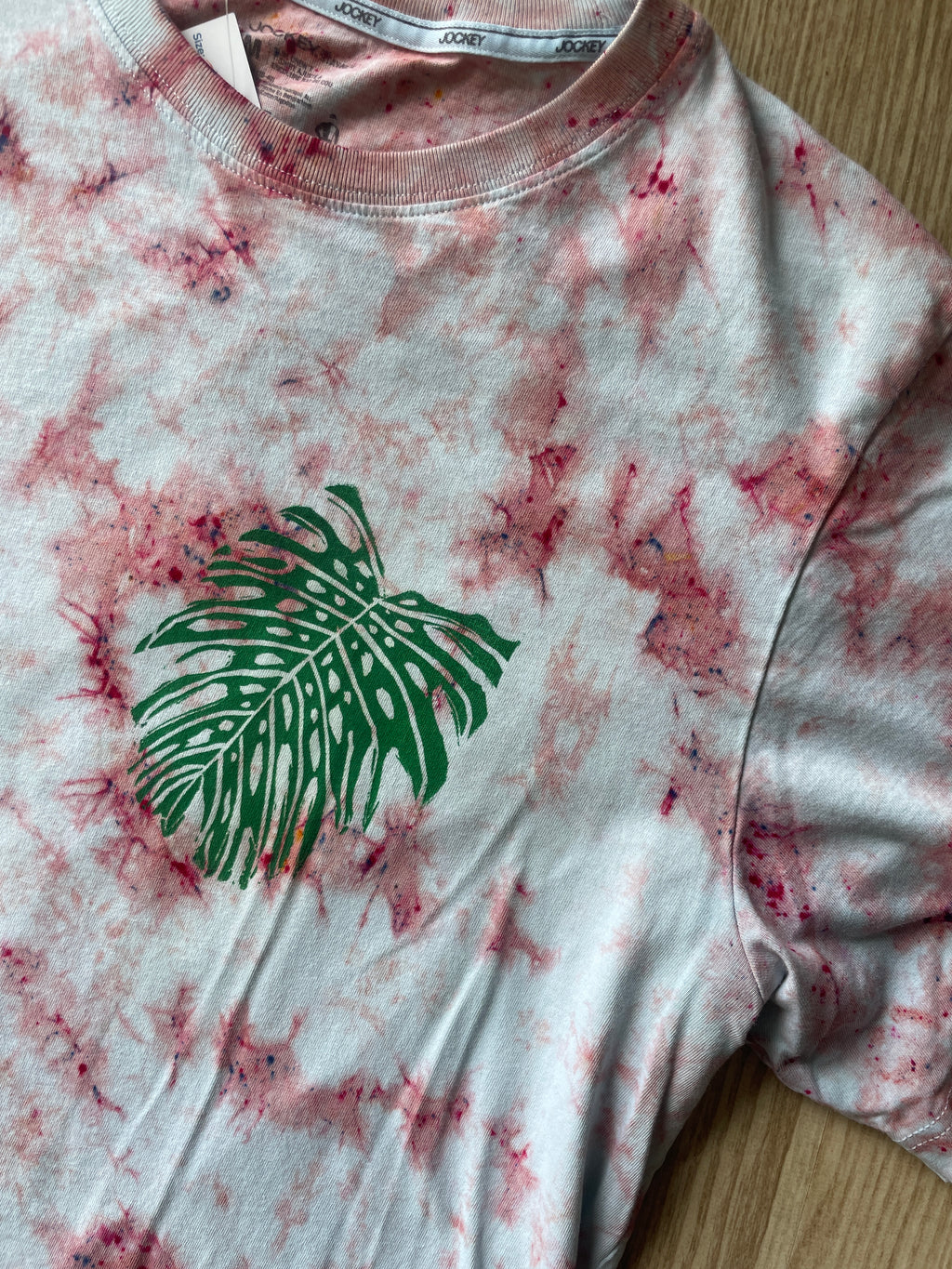 MEDIUM Men’s Monstera Leaf Tie Dye T-Shirt | One-Of-a-Kind Pastel Pink and White Crumpled Short Sleeve