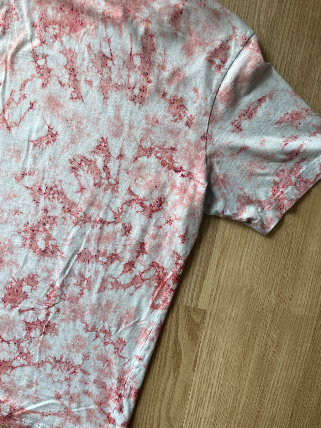 MEDIUM Men’s Monstera Leaf Tie Dye T-Shirt | One-Of-a-Kind Pastel Pink and White Crumpled Short Sleeve