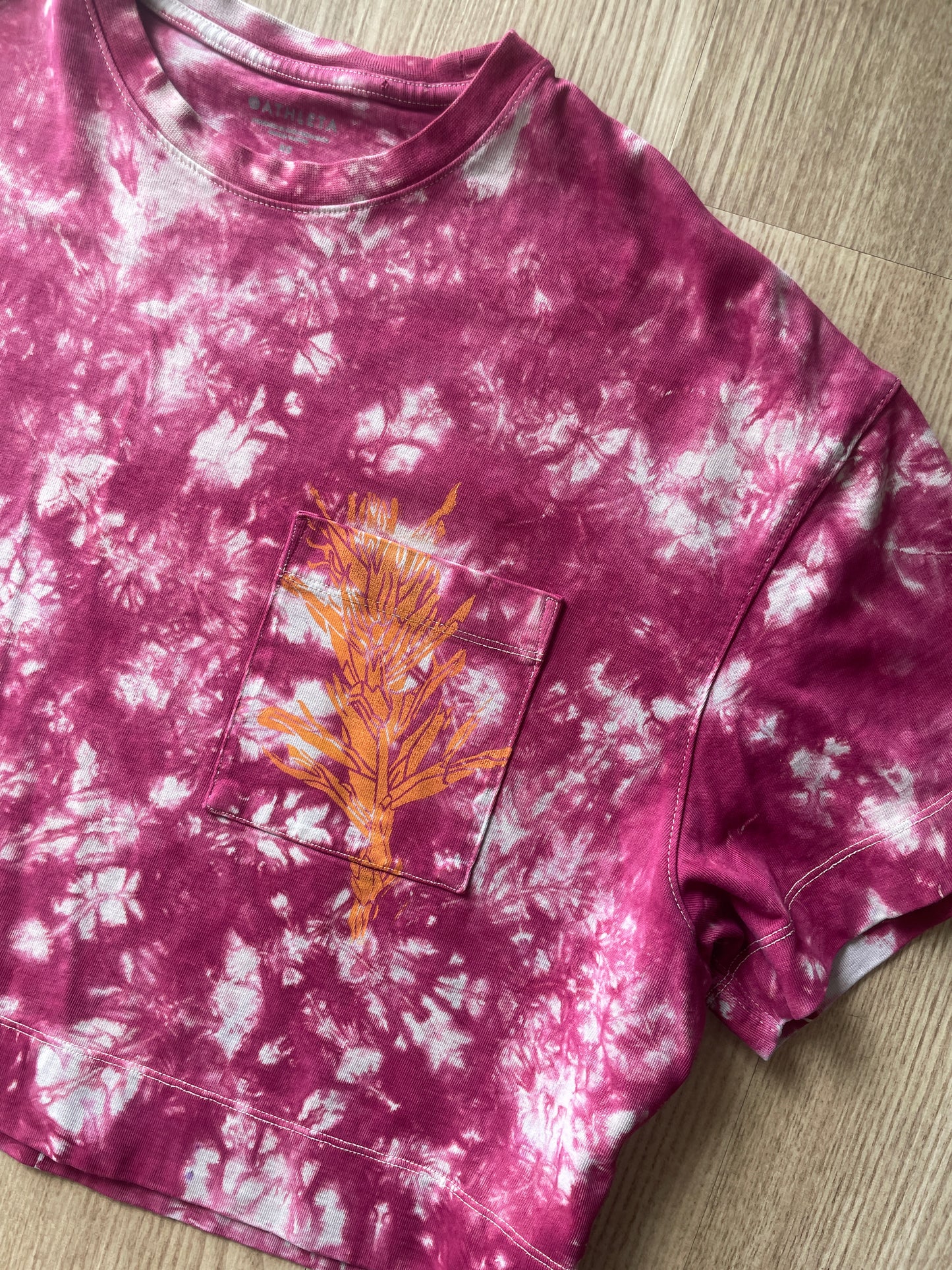 XS/S Women’s Indian Paintbrush Tie Dye Cropped T-Shirt | One-Of-a-Kind Athleta Pink and Plum Crumpled Long Sleeve