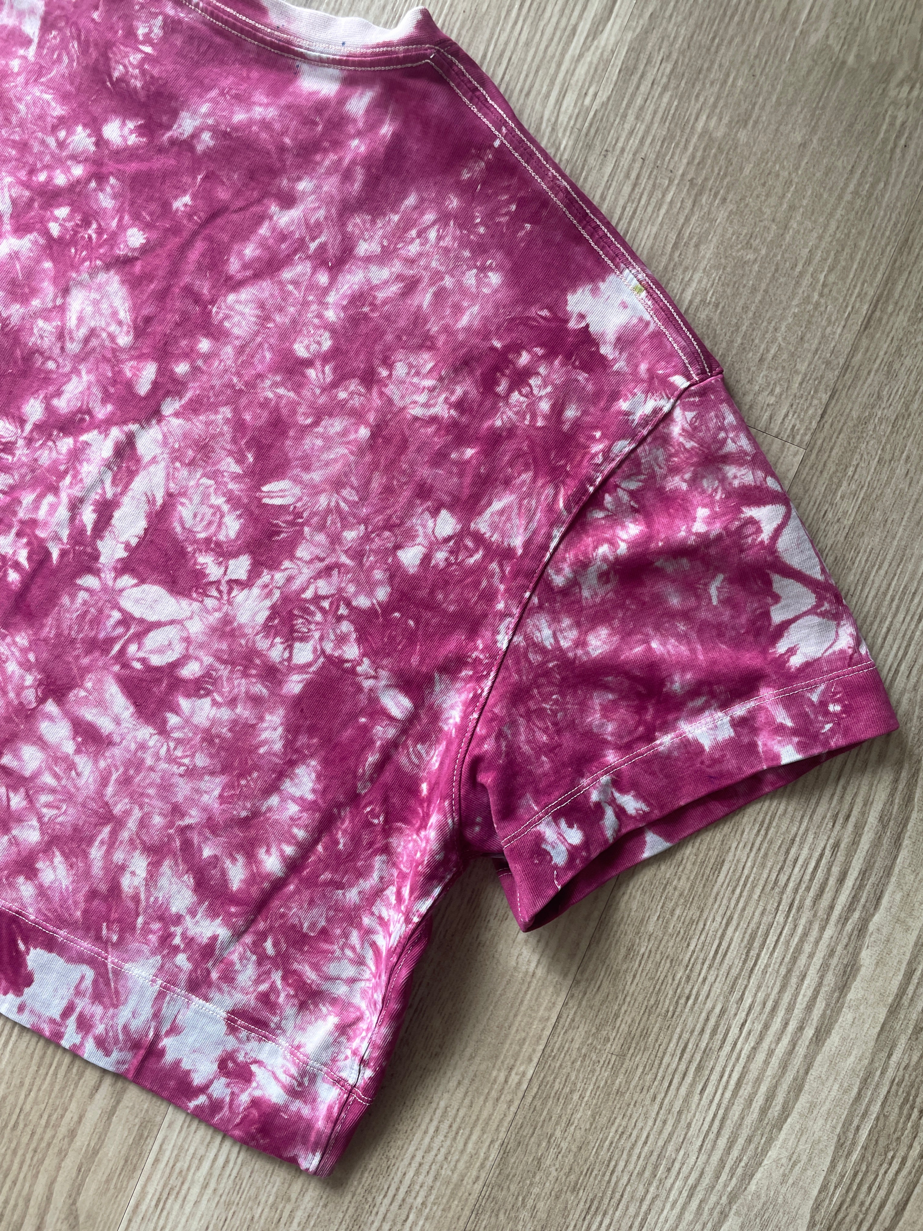 XS/S Women’s Indian Paintbrush Tie Dye Cropped T-Shirt | One-Of-a-Kind Athleta Pink and Plum Crumpled Long Sleeve