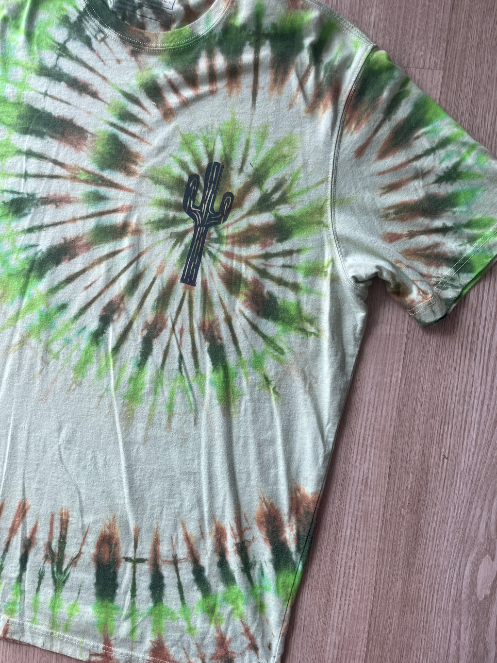 XL Tall Men’s Eddie Bauer Saguaro Cactus Earth Tones Handmade Tie Dye T-Shirt | One-Of-a-Kind Pastel Yellow and Green Short Sleeve