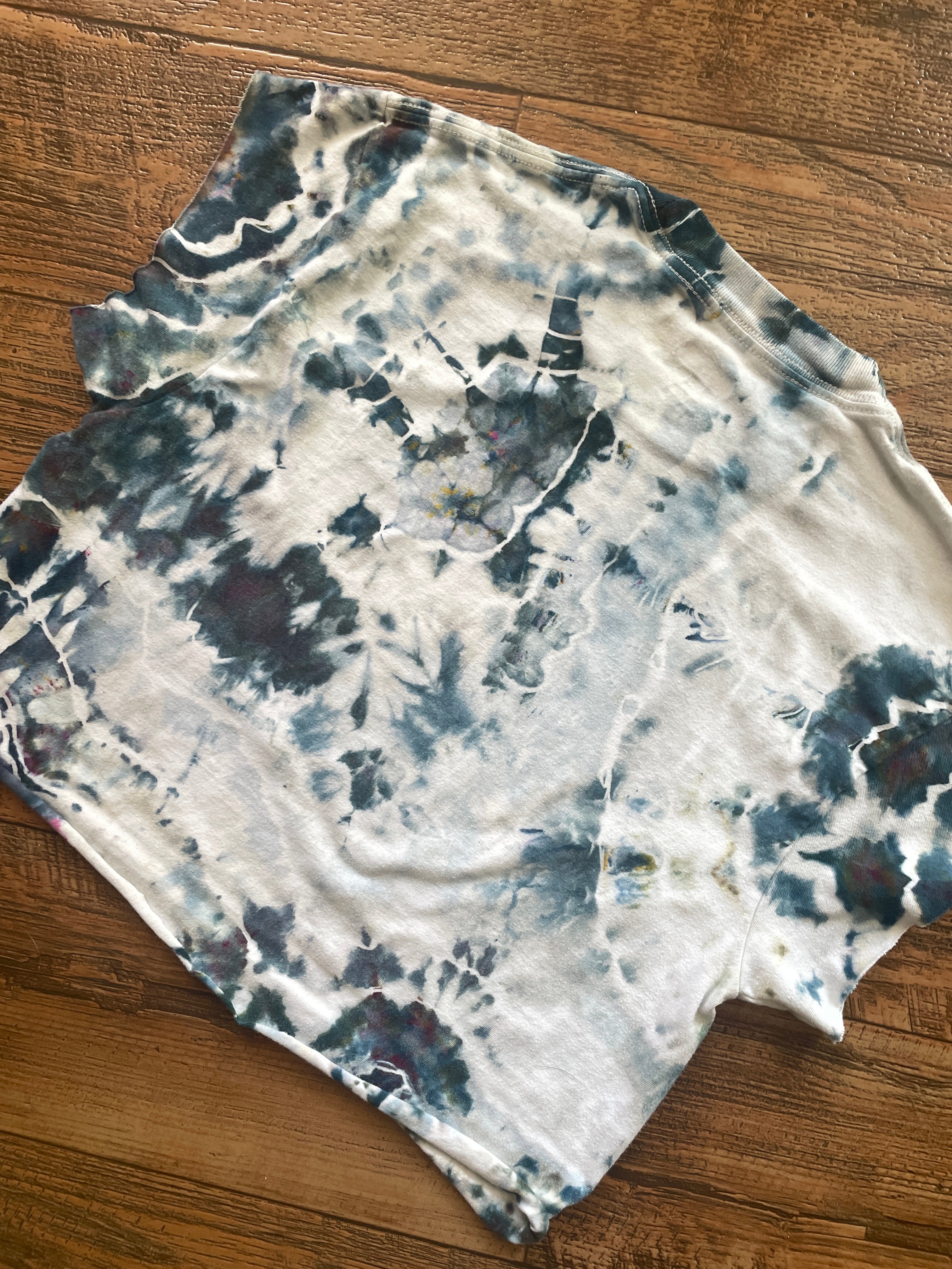 Indian Shooting Star Handmade Tie Dye Crop Top (Men's Medium)