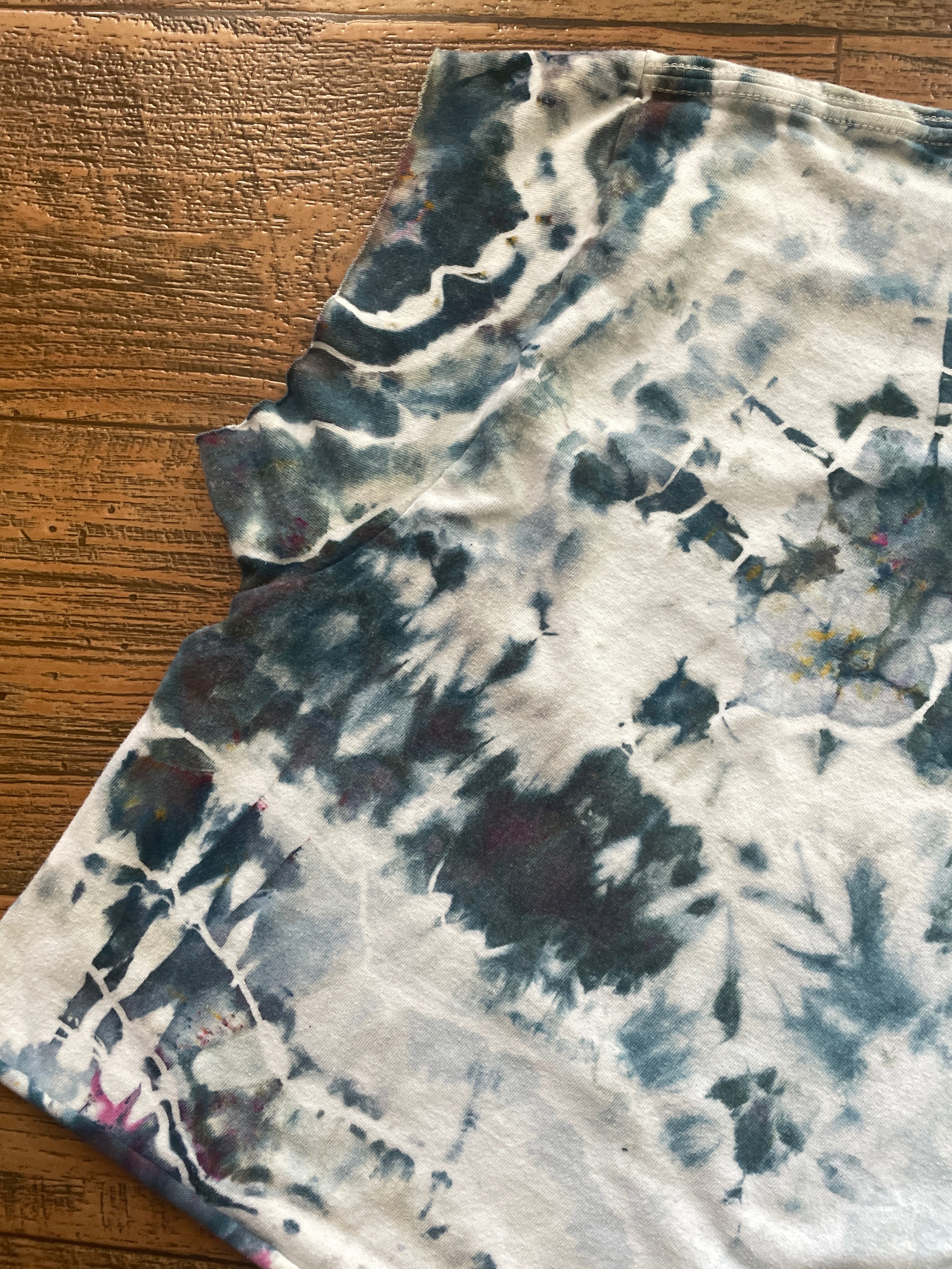 Indian Shooting Star Handmade Tie Dye Crop Top (Men's Medium)