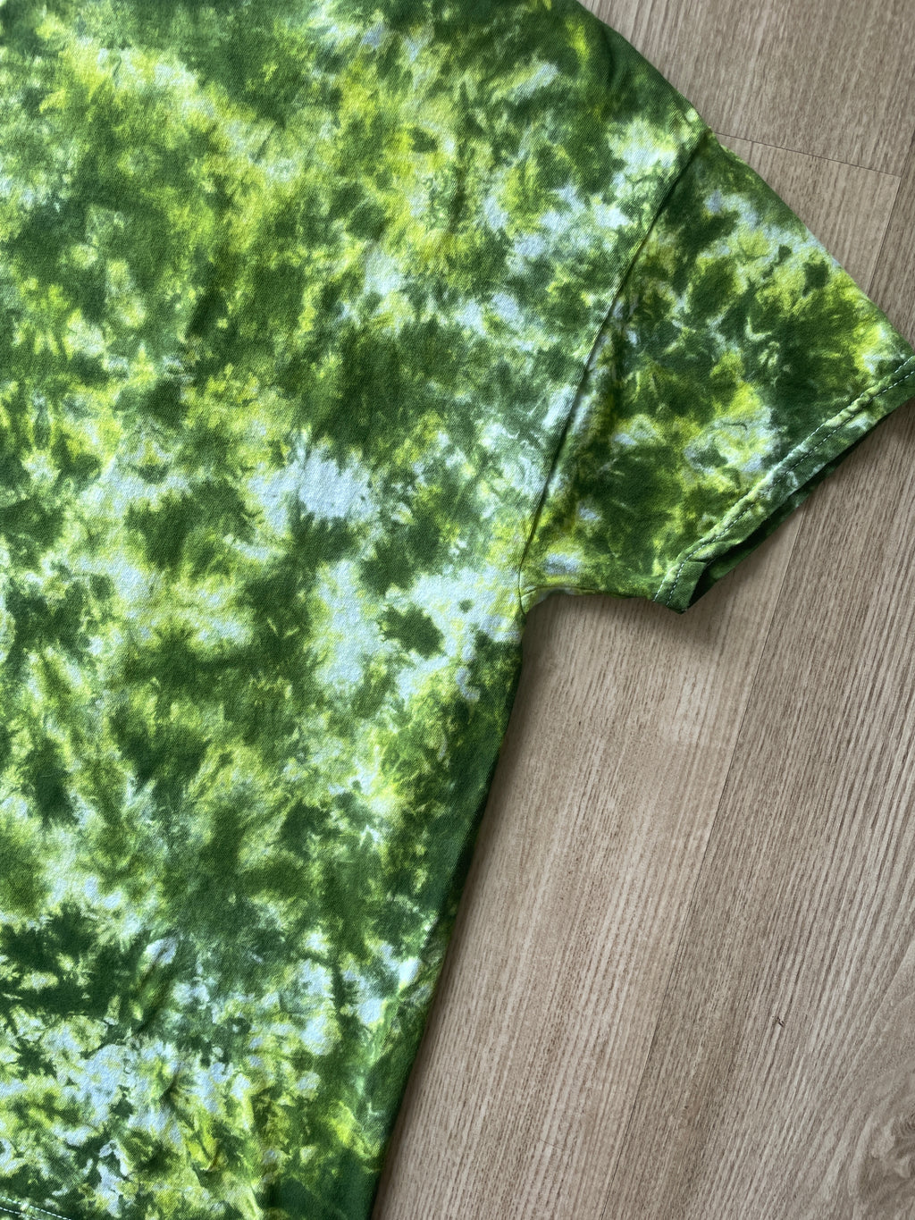 Large Men’s Climbing Shoe Tie Dye T-Shirt | One-Of-a-Kind Green and White Crumpled Short Sleeve