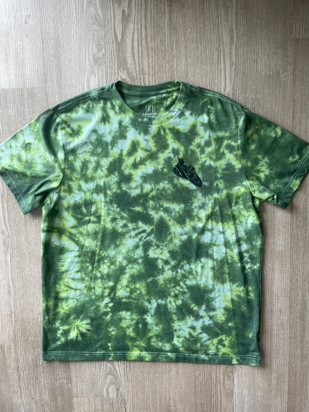 XL Men’s Climbing Shoe Tie Dye T-Shirt | One-Of-a-Kind Green and White Crumpled Short Sleeve