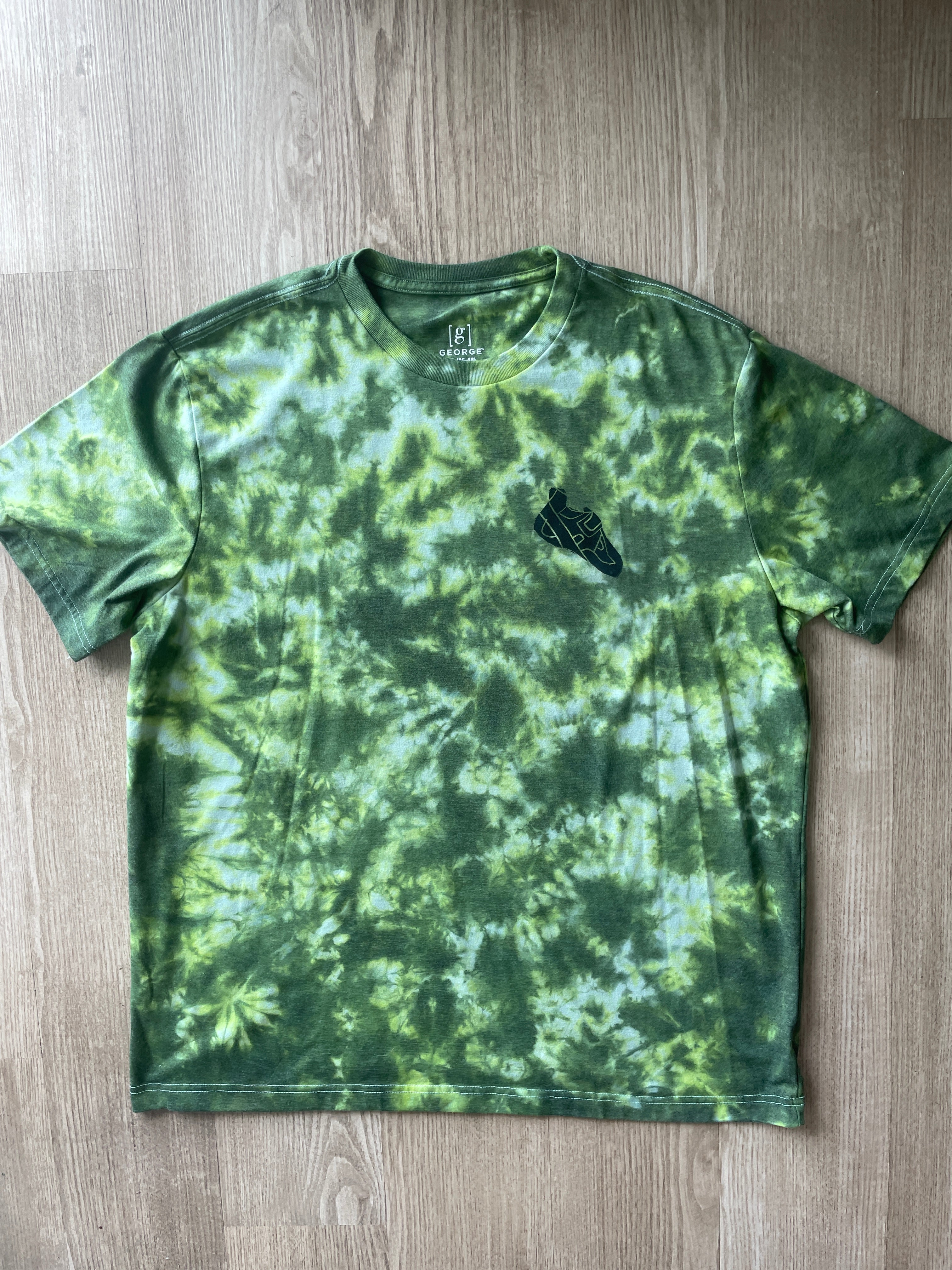 XL Men’s Climbing Shoe Tie Dye T-Shirt | One-Of-a-Kind Green and White Crumpled Short Sleeve