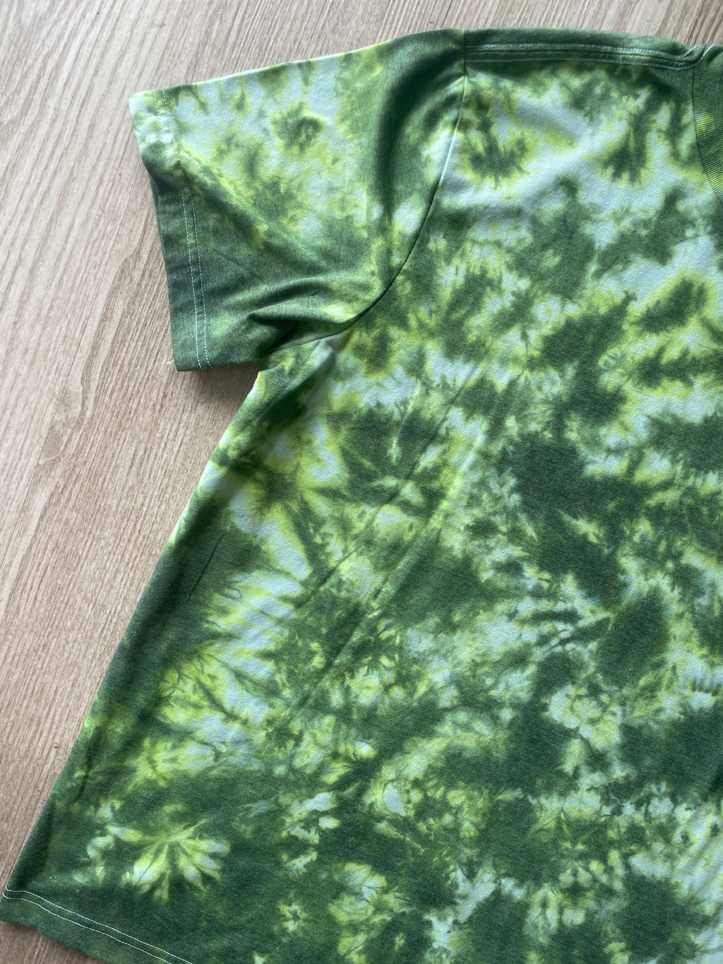 XL Men’s Climbing Shoe Tie Dye T-Shirt | One-Of-a-Kind Green and White Crumpled Short Sleeve