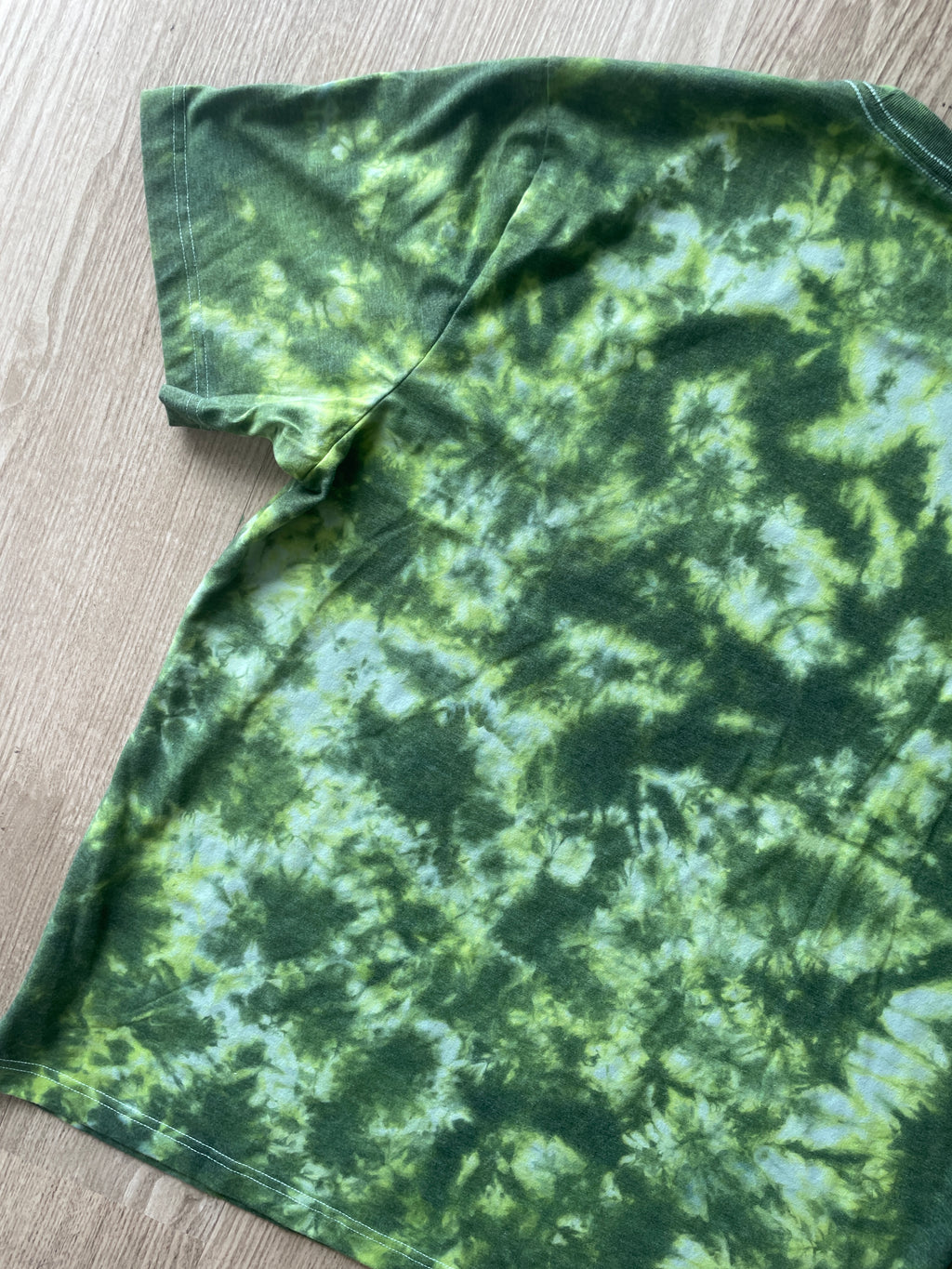 XL Men’s Climbing Shoe Tie Dye T-Shirt | One-Of-a-Kind Green and White Crumpled Short Sleeve