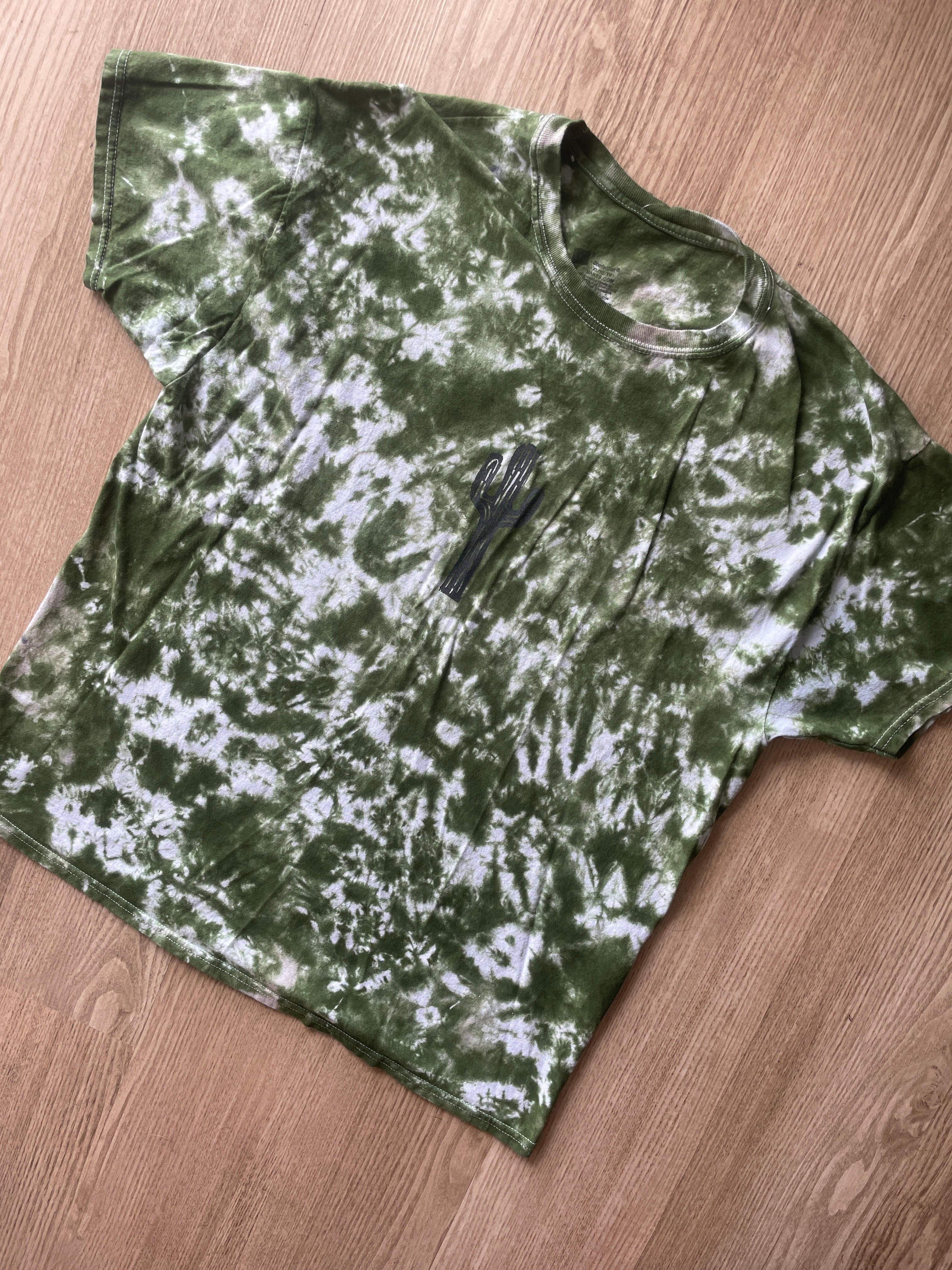 XL Men’s Saguaro Cactus Tie Dye T-Shirt | One-Of-a-Kind White and Green Crumpled Short Sleeve
