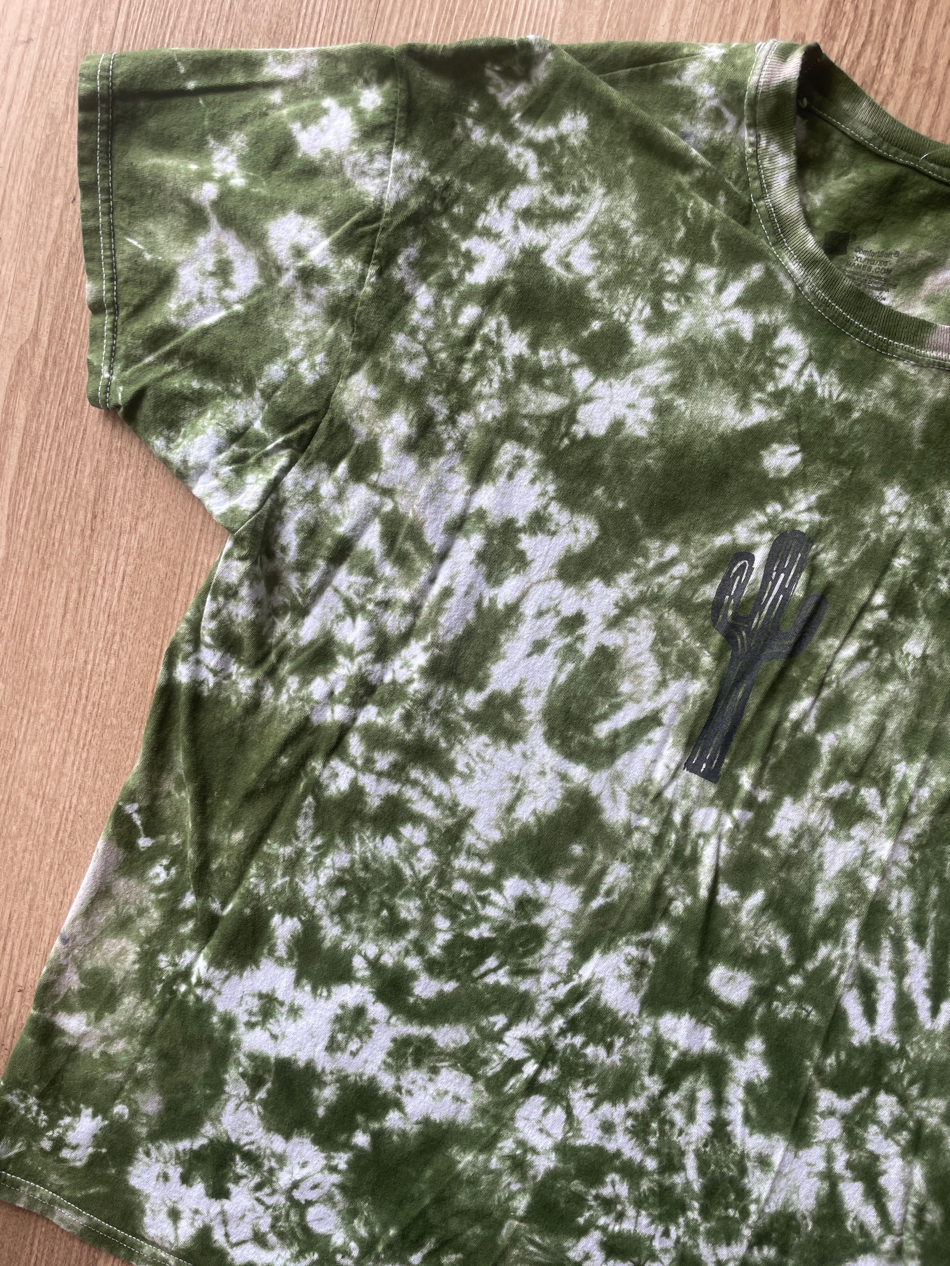 XL Men’s Saguaro Cactus Tie Dye T-Shirt | One-Of-a-Kind White and Green Crumpled Short Sleeve