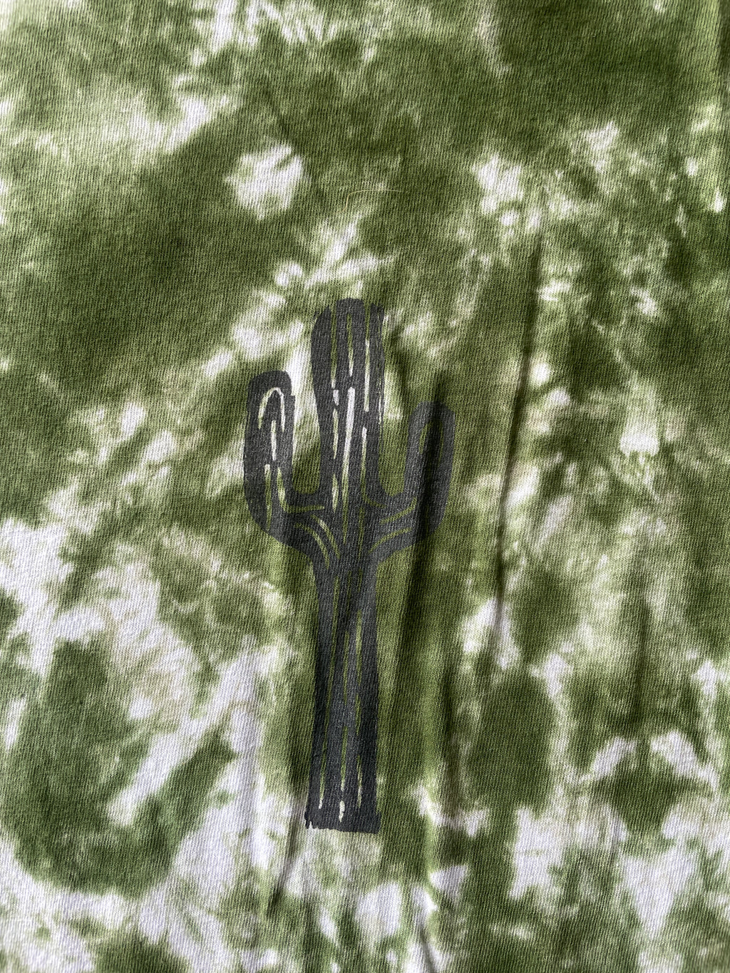 XL Men’s Saguaro Cactus Tie Dye T-Shirt | One-Of-a-Kind White and Green Crumpled Short Sleeve