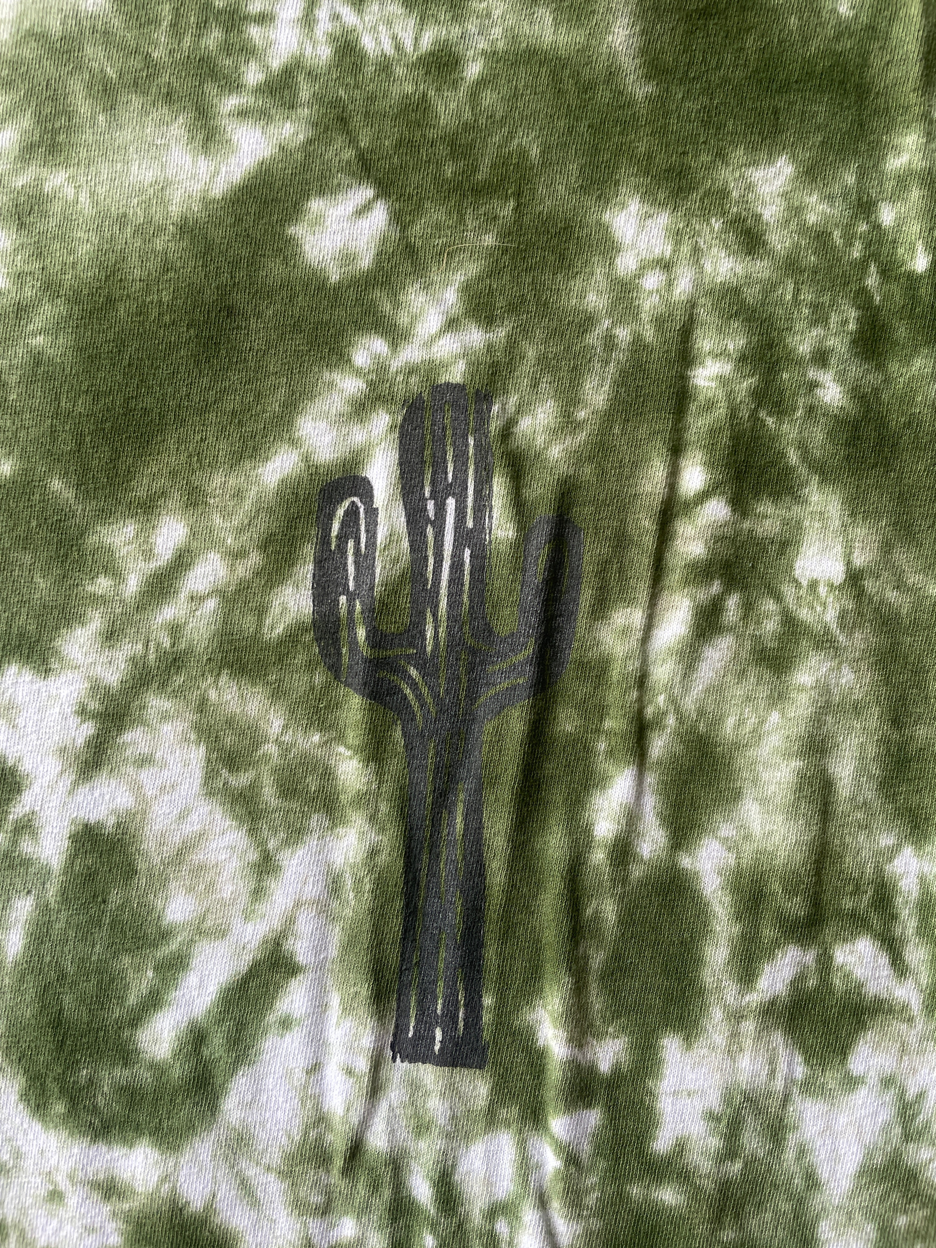 XL Men’s Saguaro Cactus Tie Dye T-Shirt | One-Of-a-Kind White and Green Crumpled Short Sleeve