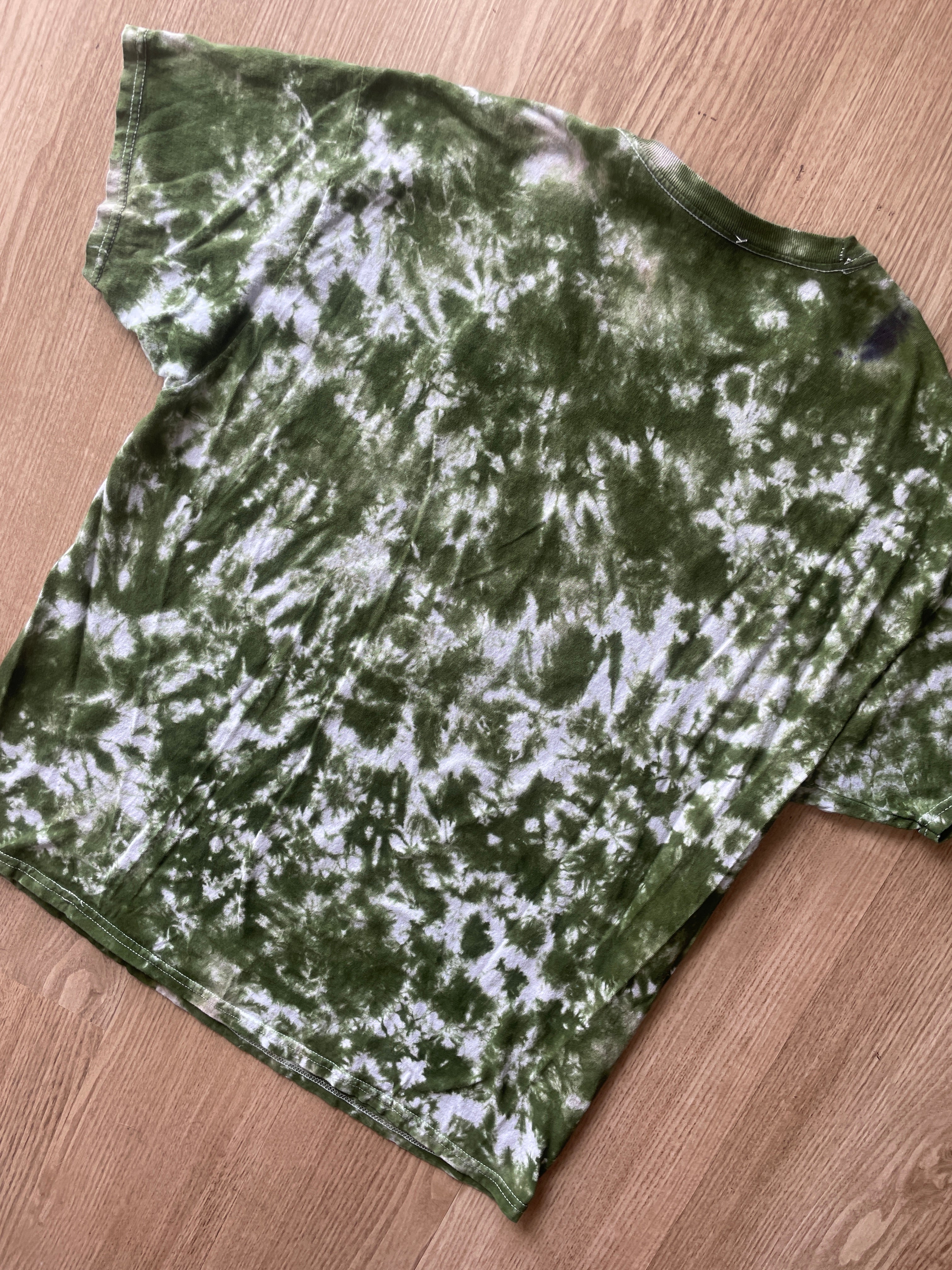 XL Men’s Saguaro Cactus Tie Dye T-Shirt | One-Of-a-Kind White and Green Crumpled Short Sleeve