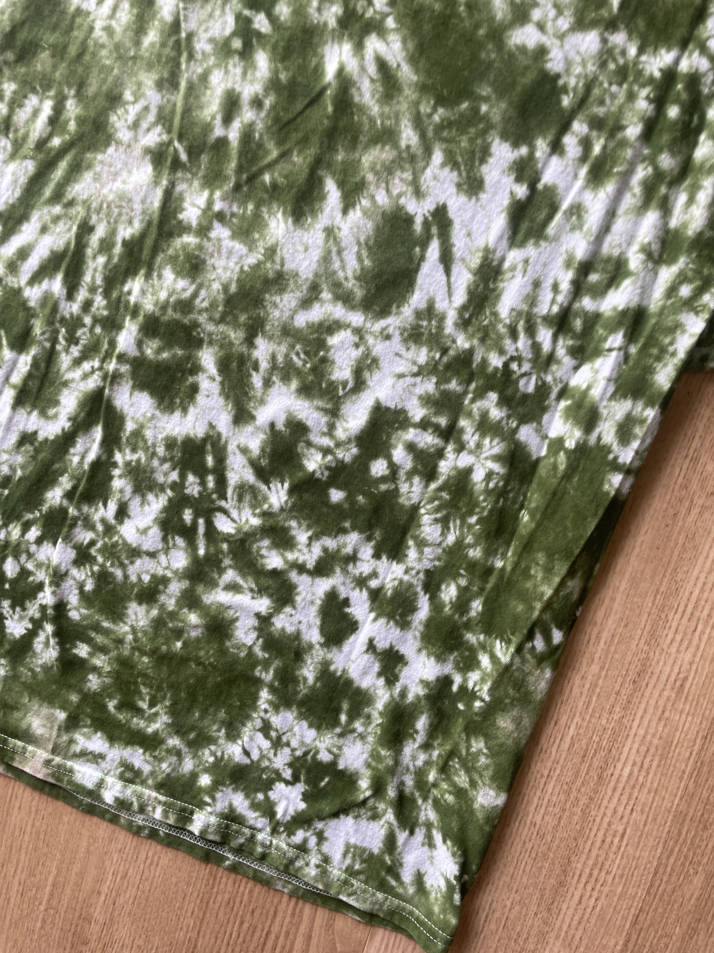 XL Men’s Saguaro Cactus Tie Dye T-Shirt | One-Of-a-Kind White and Green Crumpled Short Sleeve