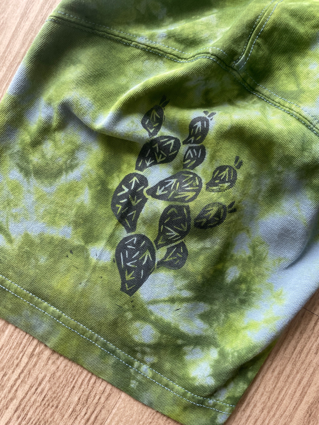 XL Men’s Prickly Pear Cactus Tie Dye T-Shirt | One-Of-a-Kind Shades of Green Crumpled Short Sleeve