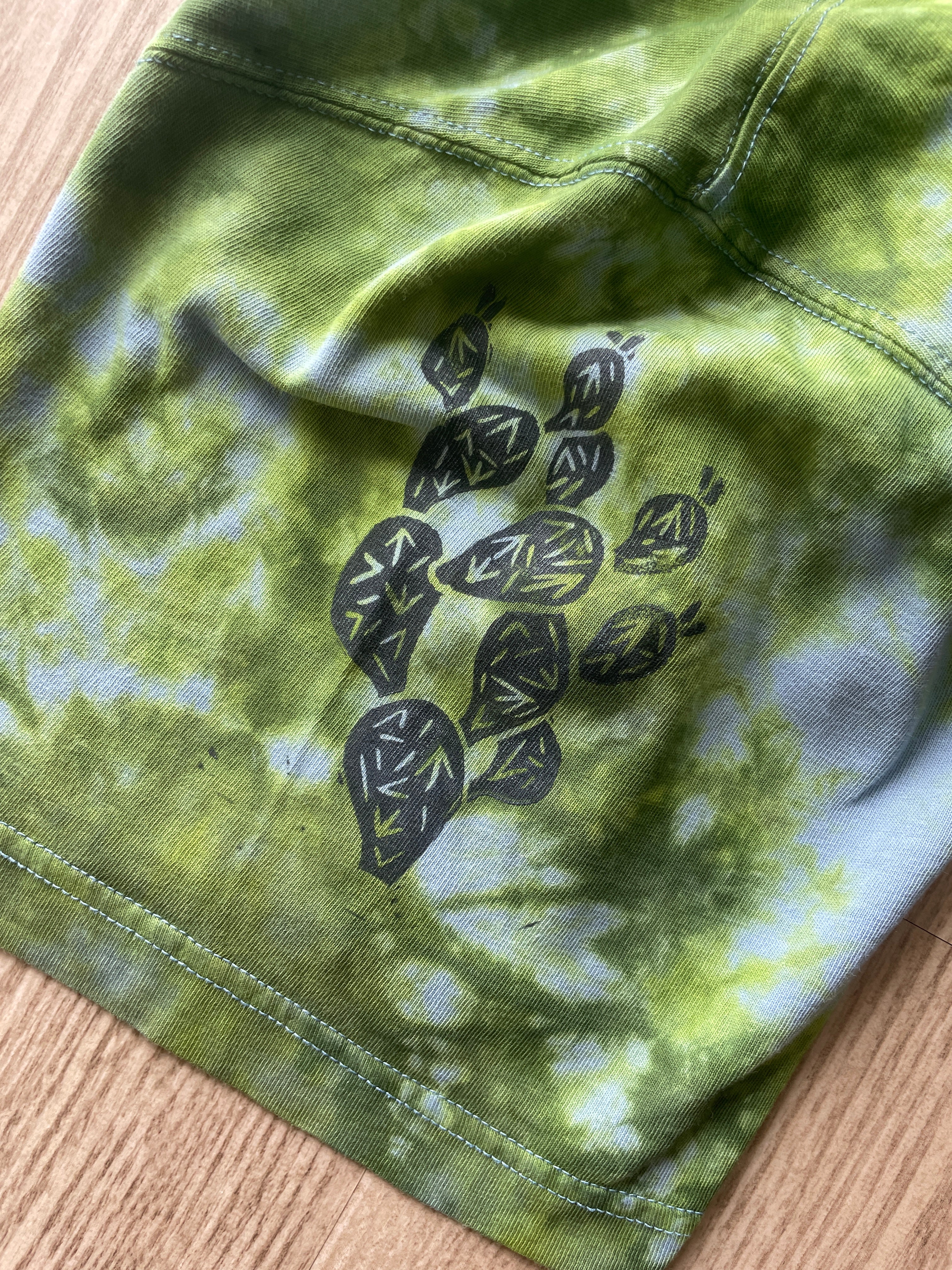 XL Men’s Prickly Pear Cactus Tie Dye T-Shirt | One-Of-a-Kind Shades of Green Crumpled Short Sleeve