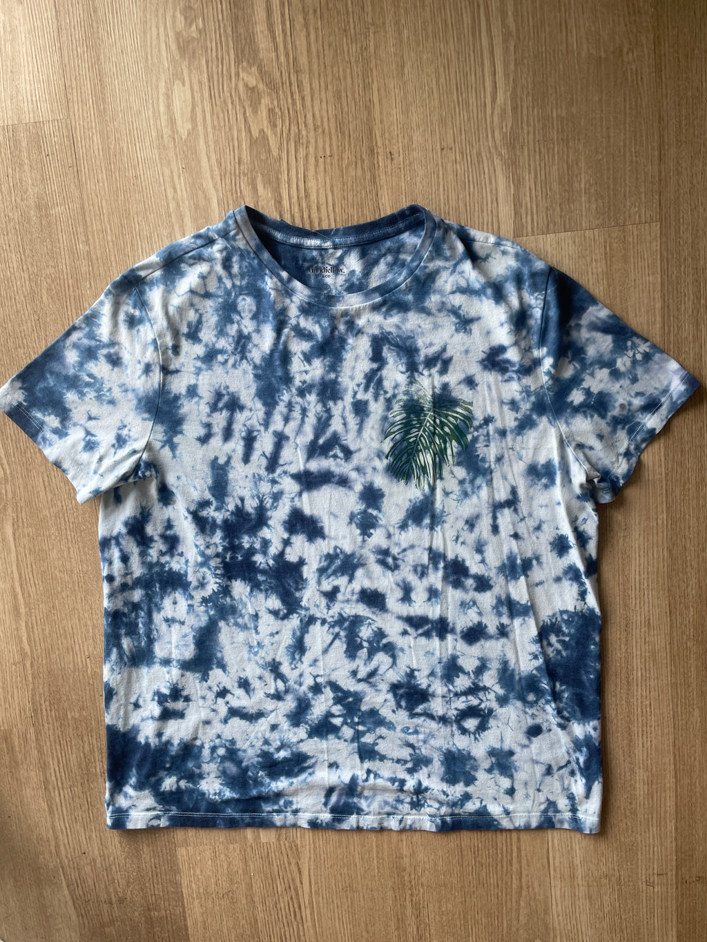 XL Men’s Monstera Leaf Tie Dye T-Shirt | One-Of-a-Kind Blue and White Crumpled Short Sleeve