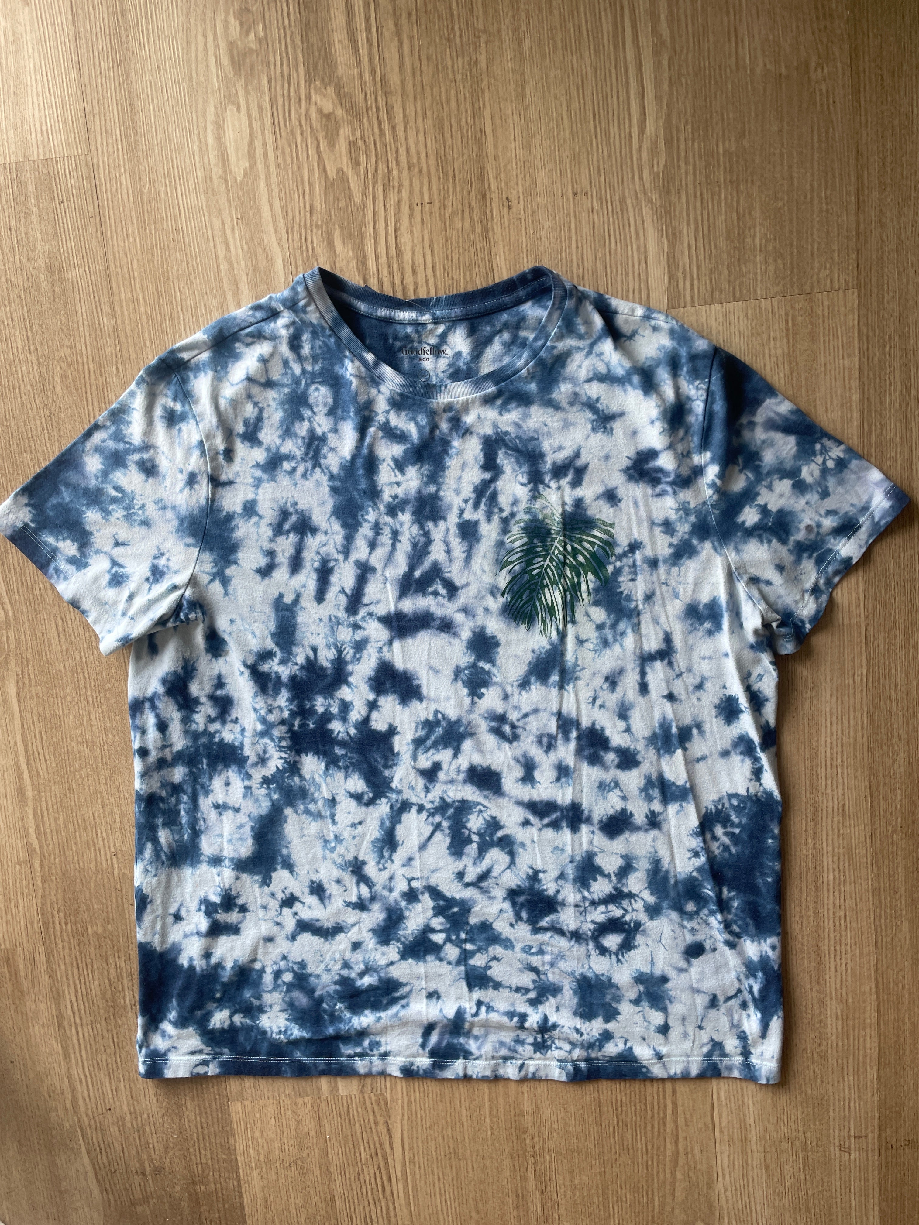 XL Men’s Monstera Leaf Tie Dye T-Shirt | One-Of-a-Kind Blue and White Crumpled Short Sleeve