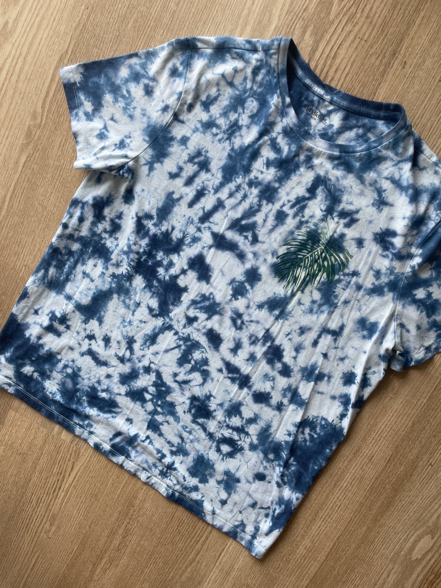 XL Men’s Monstera Leaf Tie Dye T-Shirt | One-Of-a-Kind Blue and White Crumpled Short Sleeve