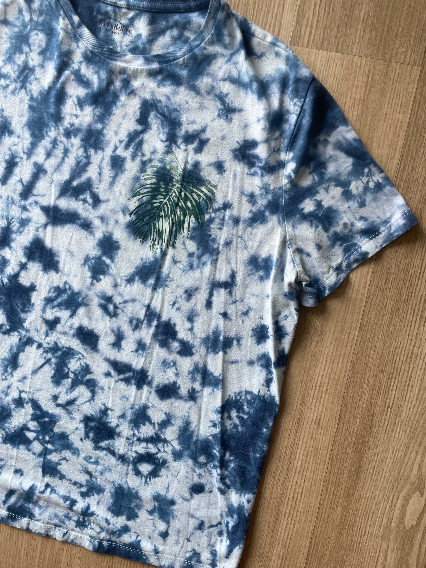 XL Men’s Monstera Leaf Tie Dye T-Shirt | One-Of-a-Kind Blue and White Crumpled Short Sleeve