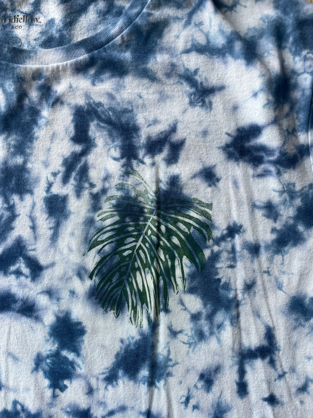 XL Men’s Monstera Leaf Tie Dye T-Shirt | One-Of-a-Kind Blue and White Crumpled Short Sleeve