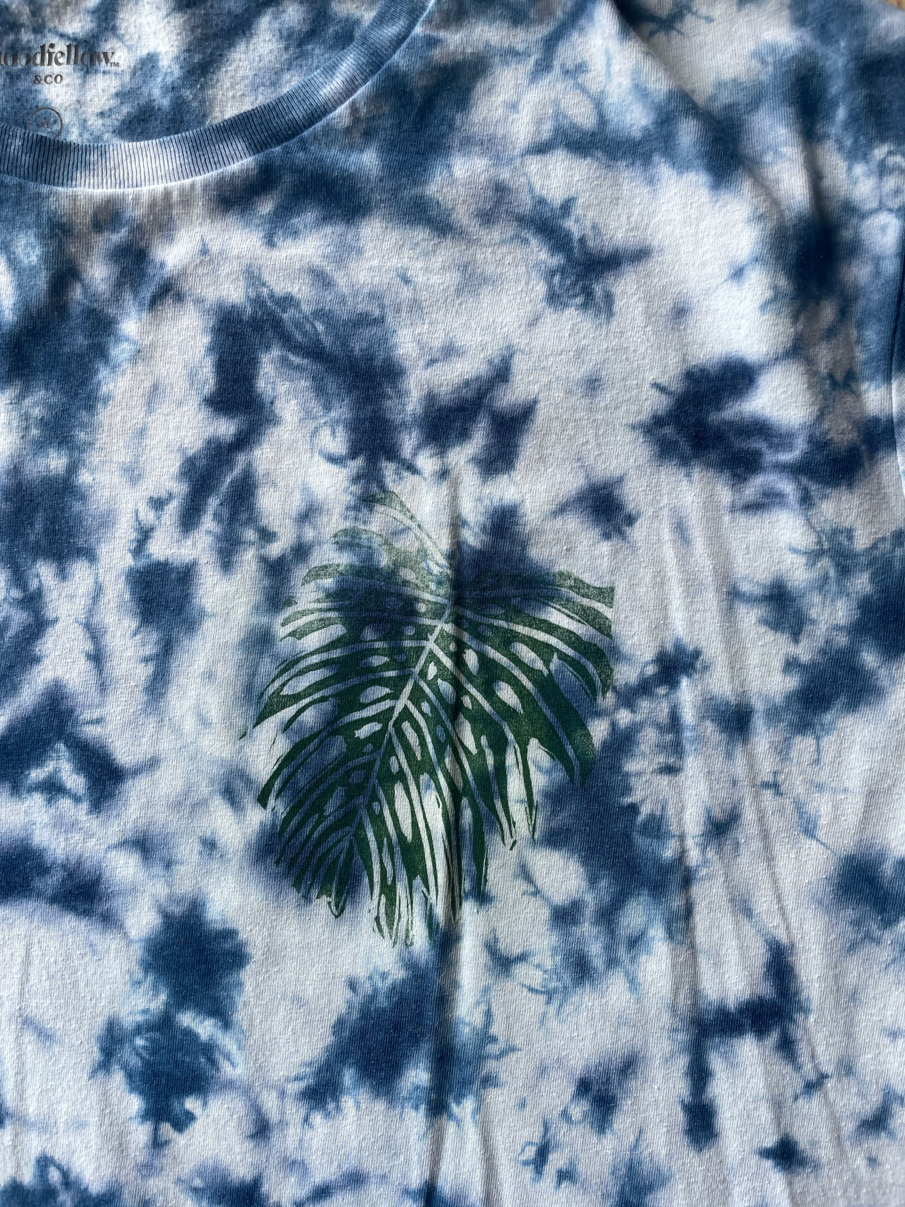 XL Men’s Monstera Leaf Tie Dye T-Shirt | One-Of-a-Kind Blue and White Crumpled Short Sleeve