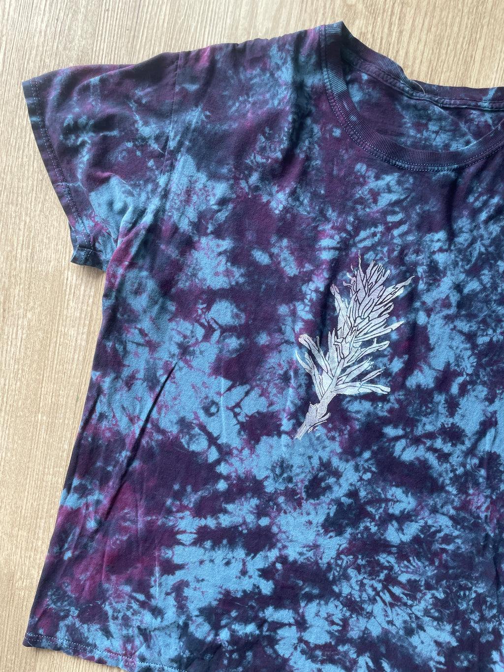 Large Men’s Indian Paintbrush Tie Dye T-Shirt | One-Of-a-Kind Blue, Purple, and Black Crumpled Short Sleeve