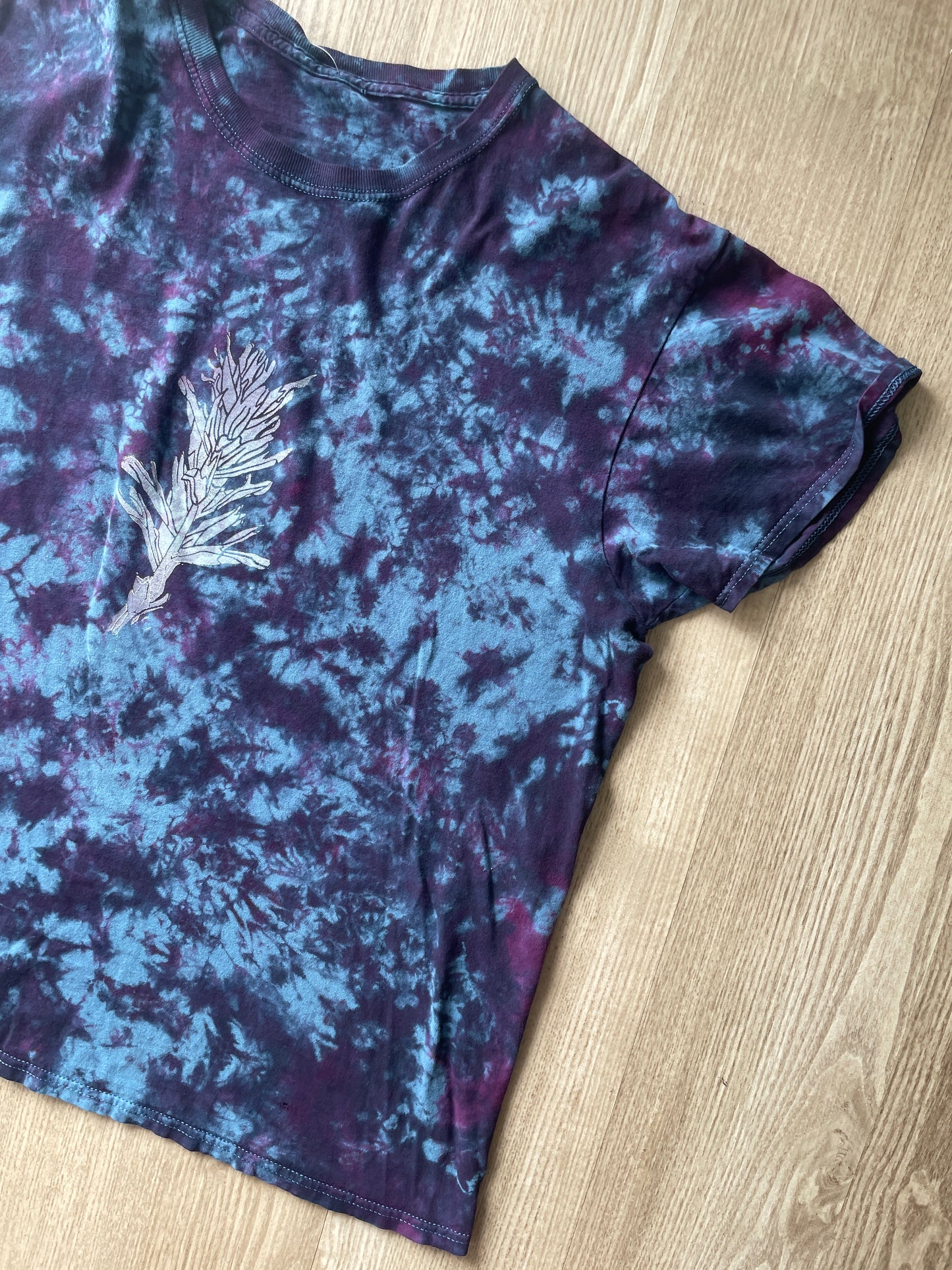 Large Men’s Indian Paintbrush Tie Dye T-Shirt | One-Of-a-Kind Blue, Purple, and Black Crumpled Short Sleeve