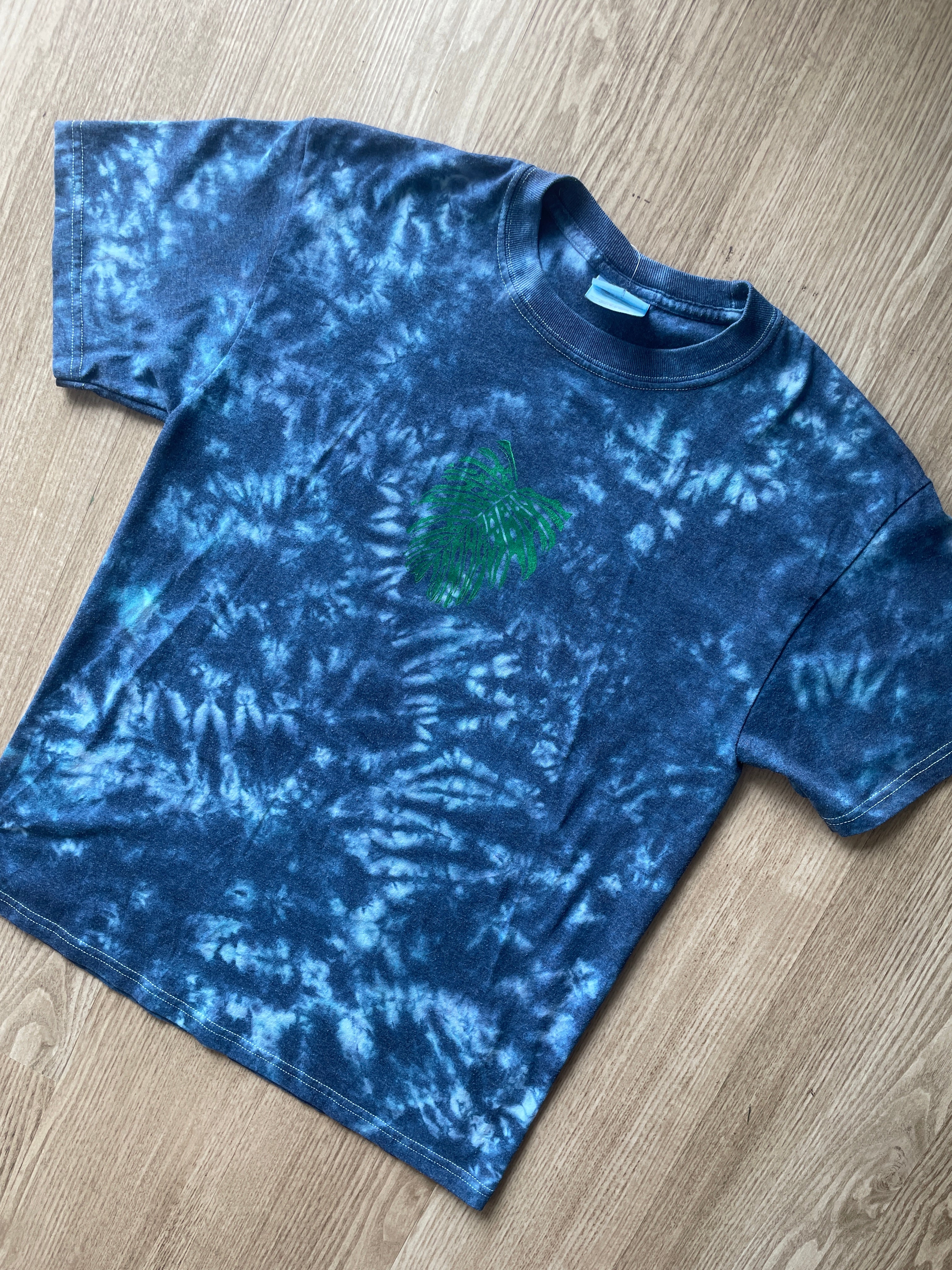 MEDIUM Men’s Monstera Leaf Tie Dye T-Shirt | One-Of-a-Kind Shades of Blue Crumpled Short Sleeve