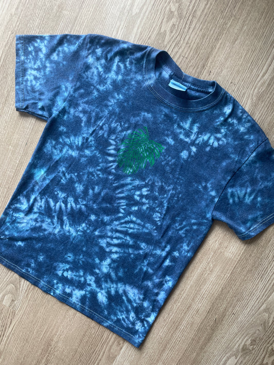 MEDIUM Men’s Monstera Leaf Tie Dye T-Shirt | One-Of-a-Kind Shades of Blue Crumpled Short Sleeve