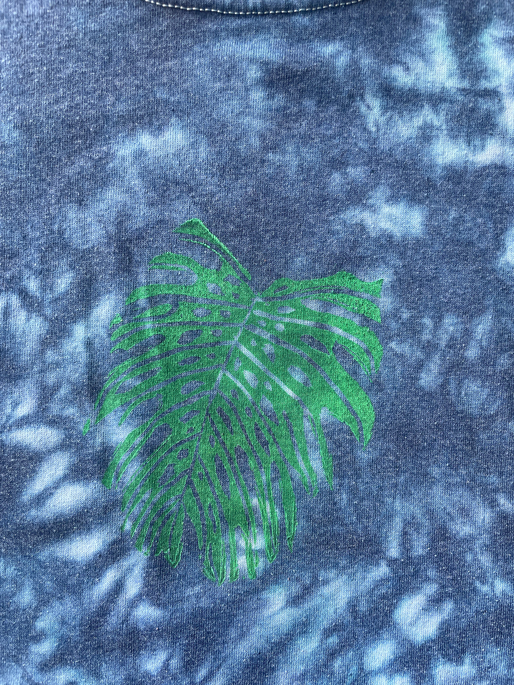MEDIUM Men’s Monstera Leaf Tie Dye T-Shirt | One-Of-a-Kind Shades of Blue Crumpled Short Sleeve