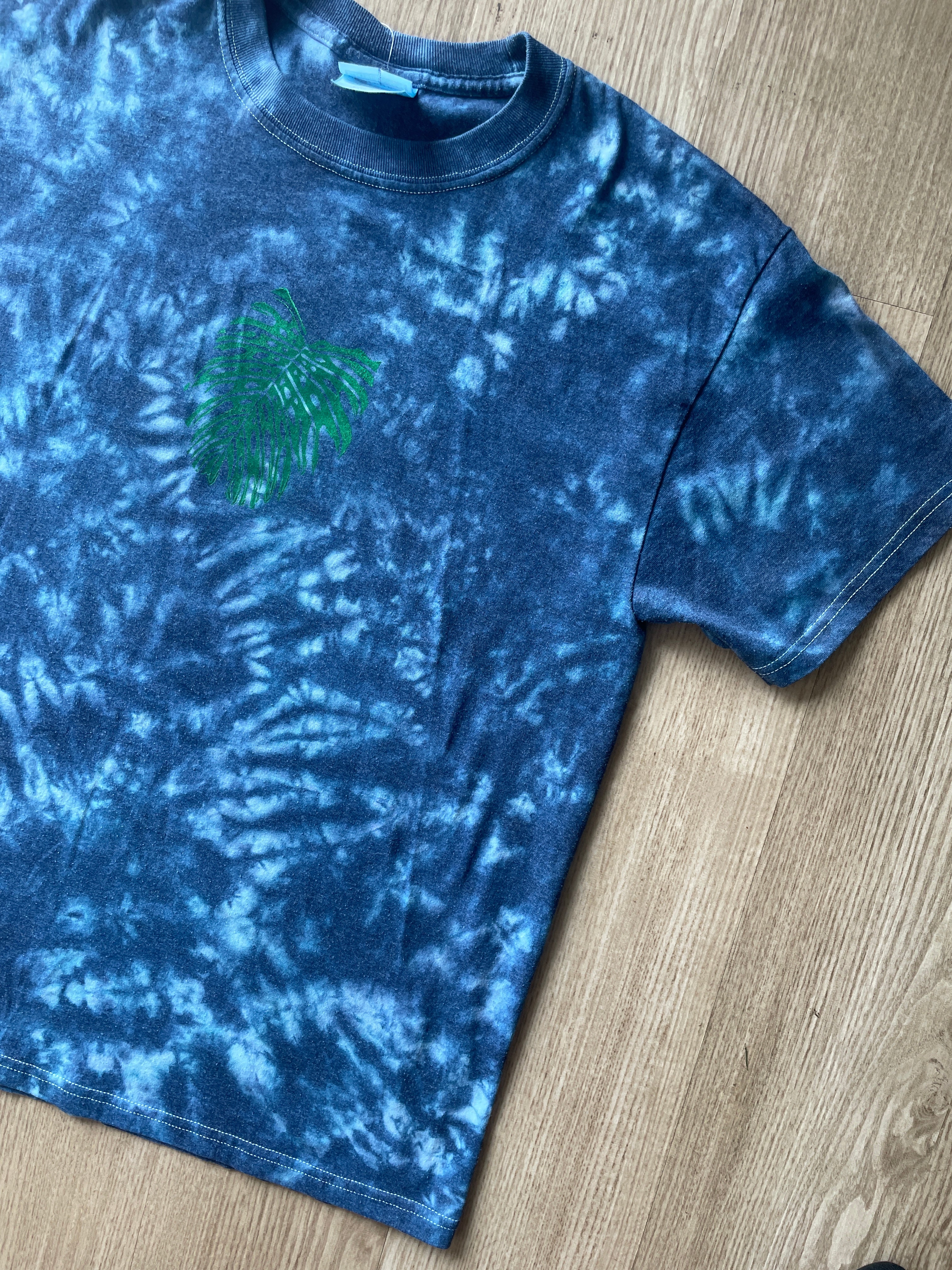 MEDIUM Men’s Monstera Leaf Tie Dye T-Shirt | One-Of-a-Kind Shades of Blue Crumpled Short Sleeve