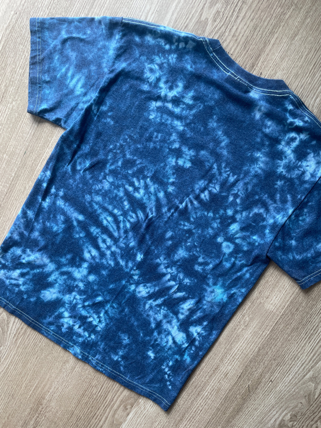 MEDIUM Men’s Monstera Leaf Tie Dye T-Shirt | One-Of-a-Kind Shades of Blue Crumpled Short Sleeve