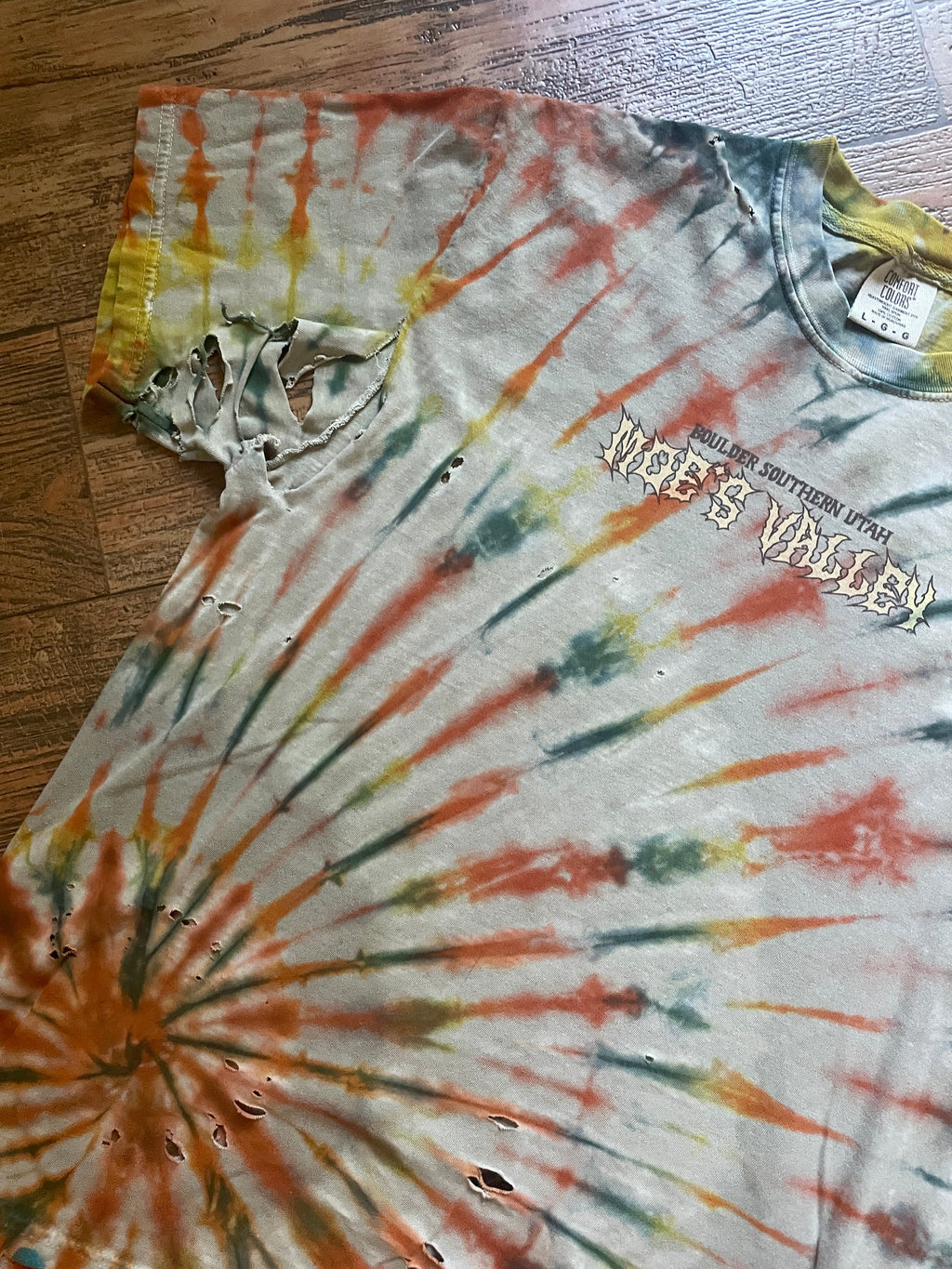 Moe's Valley Bouldering Hand-Tie Dyed Short Sleeve Thrashed T-Shirt (Men's Large)