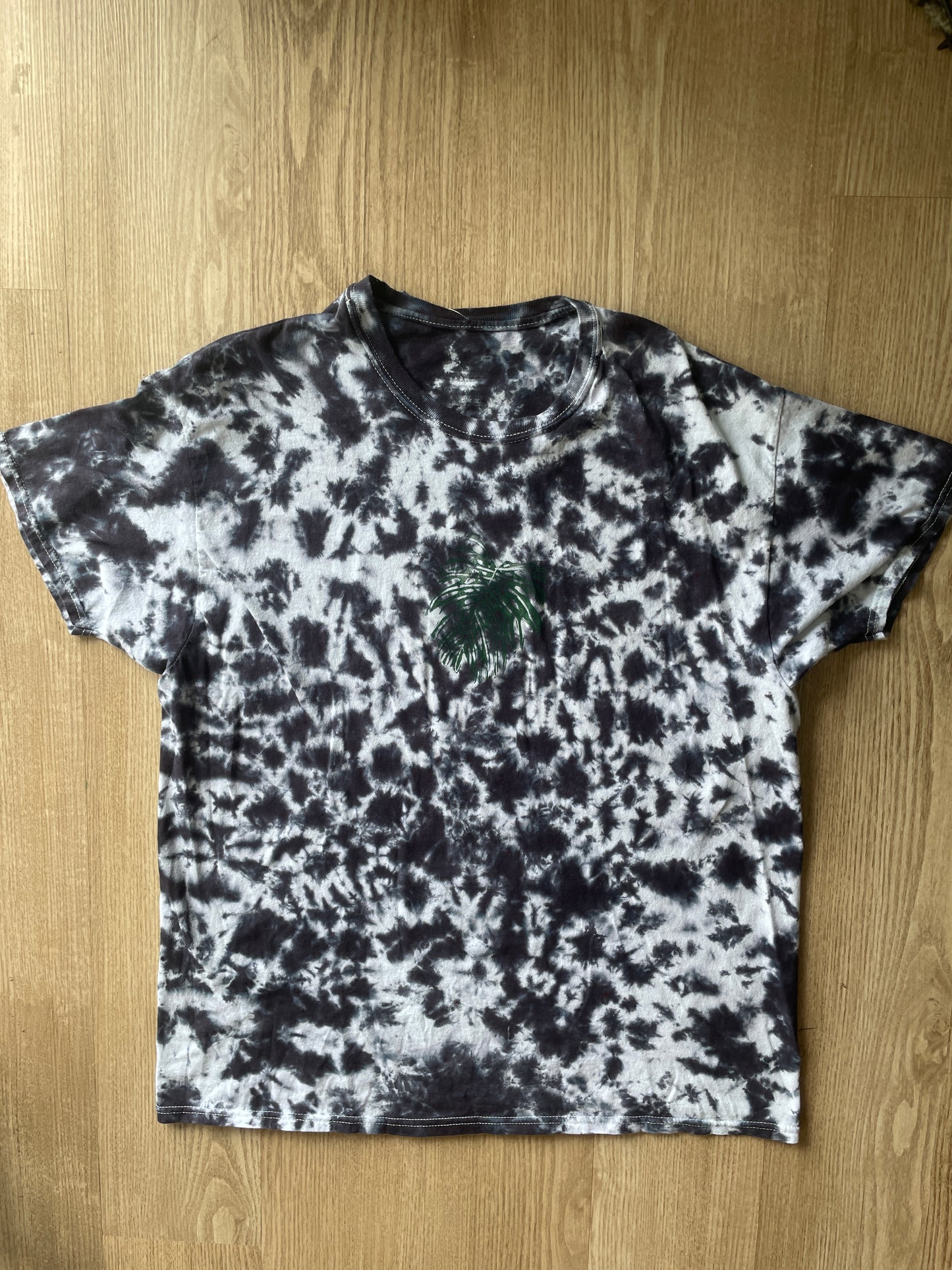 XL Men’s Monstera Leaf Tie Dye T-Shirt | One-Of-a-Kind Black and White Crumpled Short Sleeve