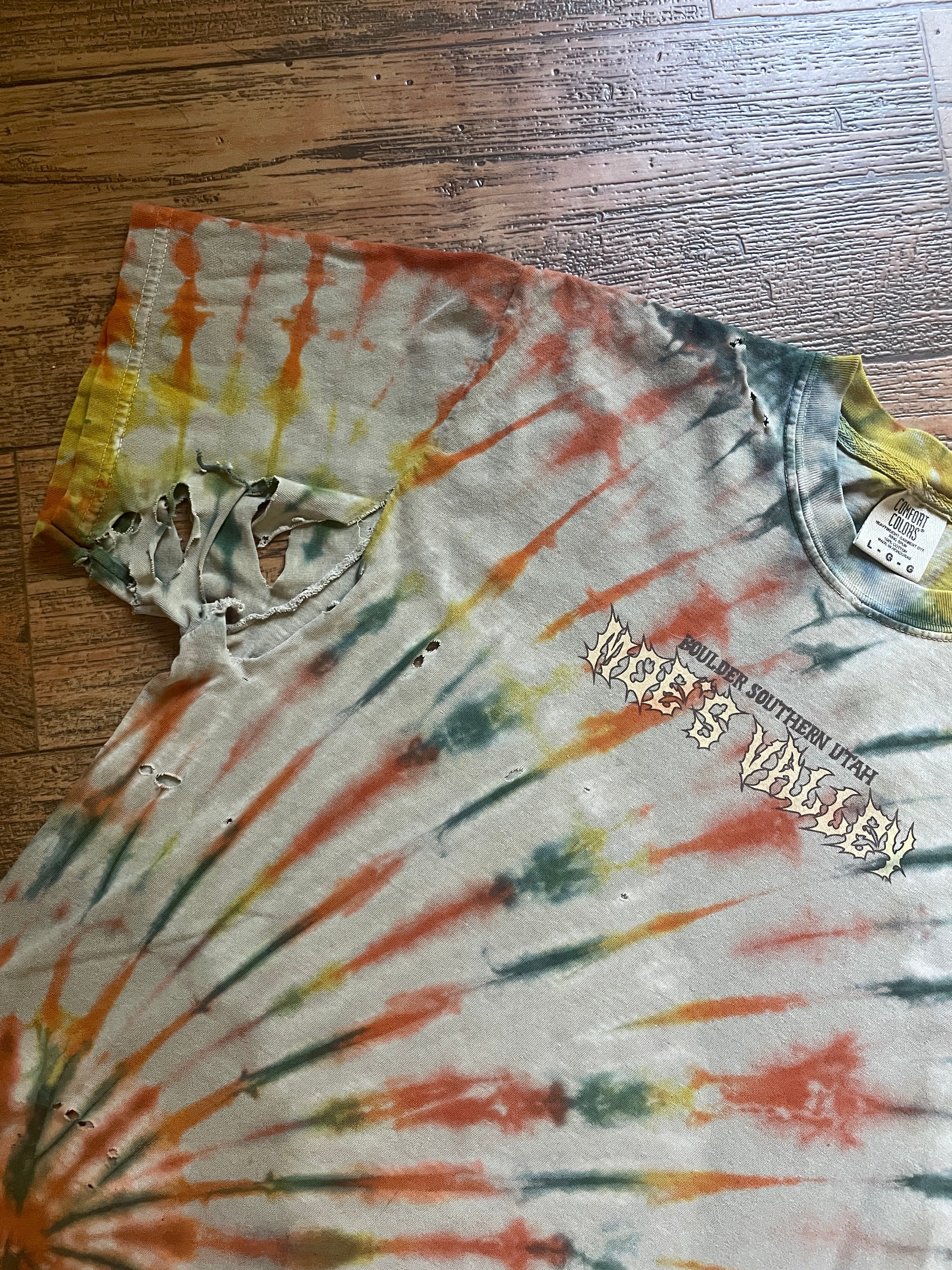 Moe's Valley Bouldering Hand-Tie Dyed Short Sleeve Thrashed T-Shirt (Men's Large)