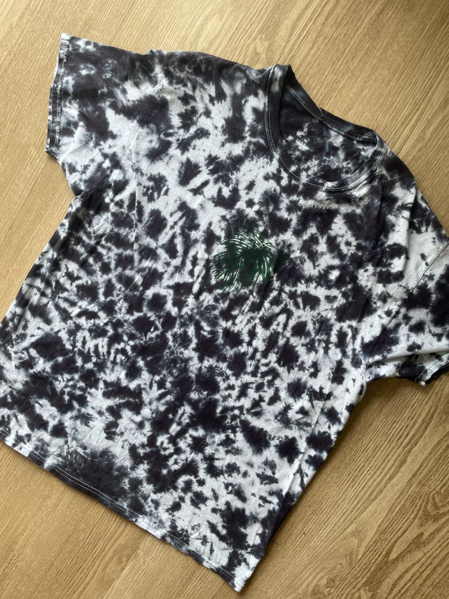 XL Men’s Monstera Leaf Tie Dye T-Shirt | One-Of-a-Kind Black and White Crumpled Short Sleeve