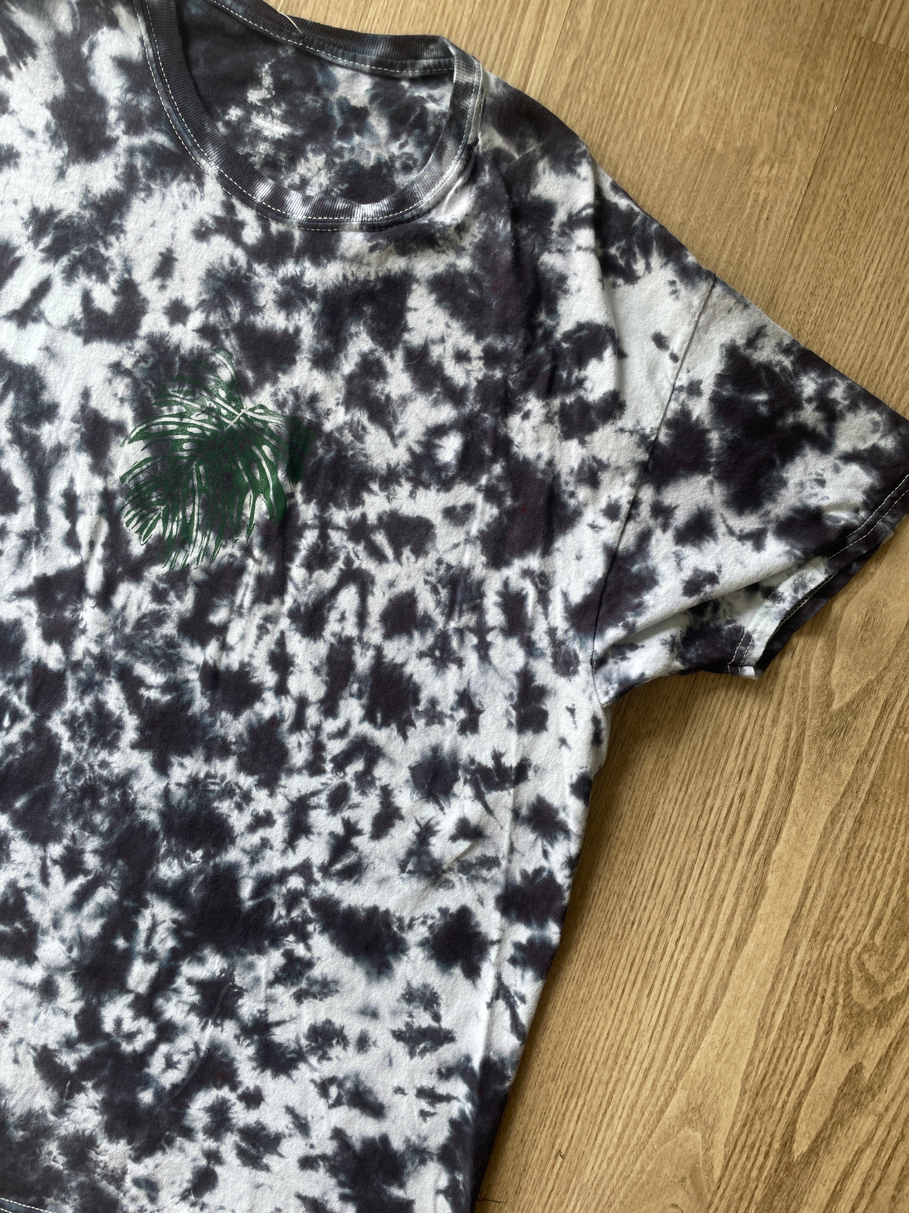 XL Men’s Monstera Leaf Tie Dye T-Shirt | One-Of-a-Kind Black and White Crumpled Short Sleeve