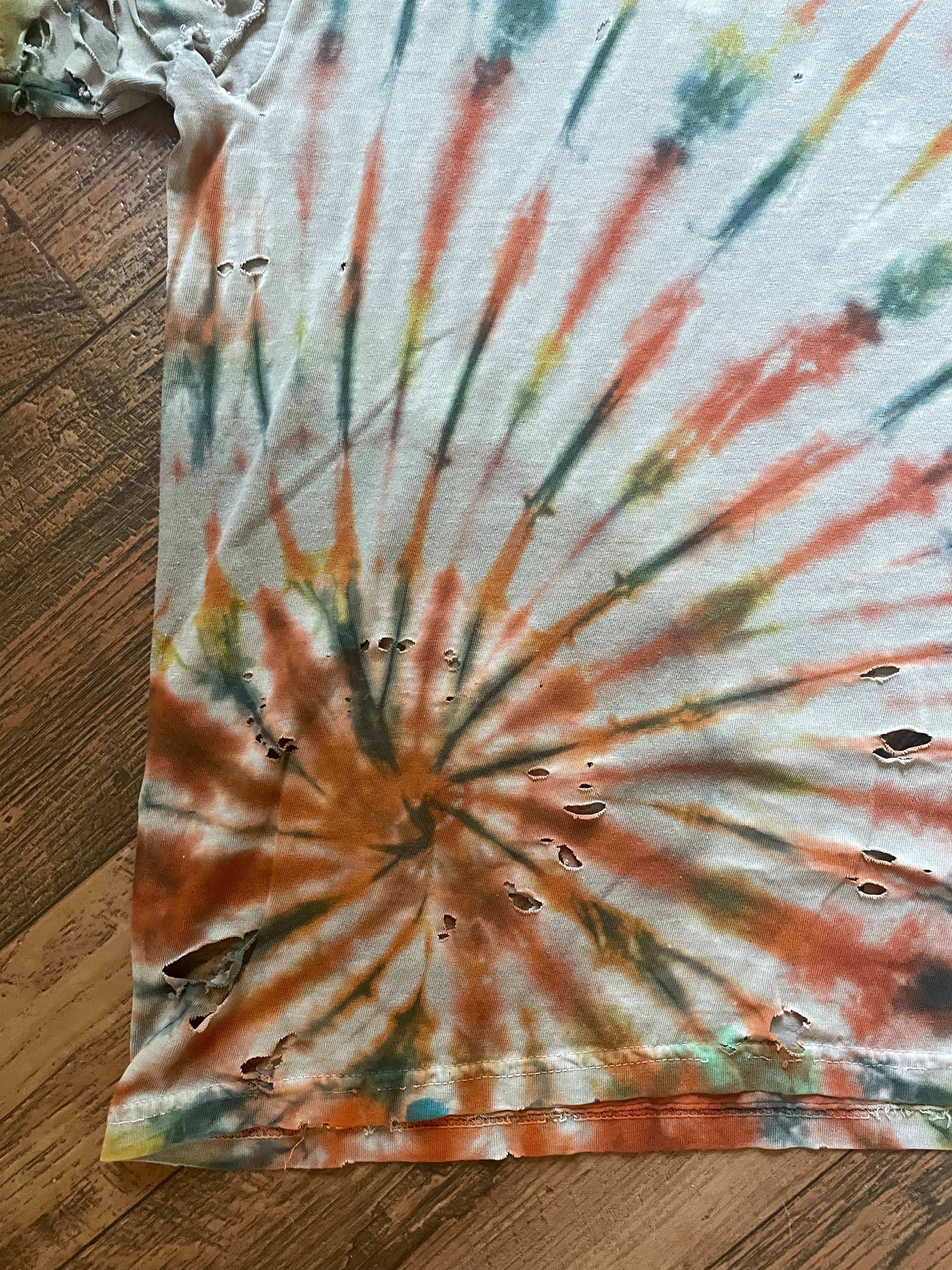 Moe's Valley Bouldering Hand-Tie Dyed Short Sleeve Thrashed T-Shirt (Men's Large)