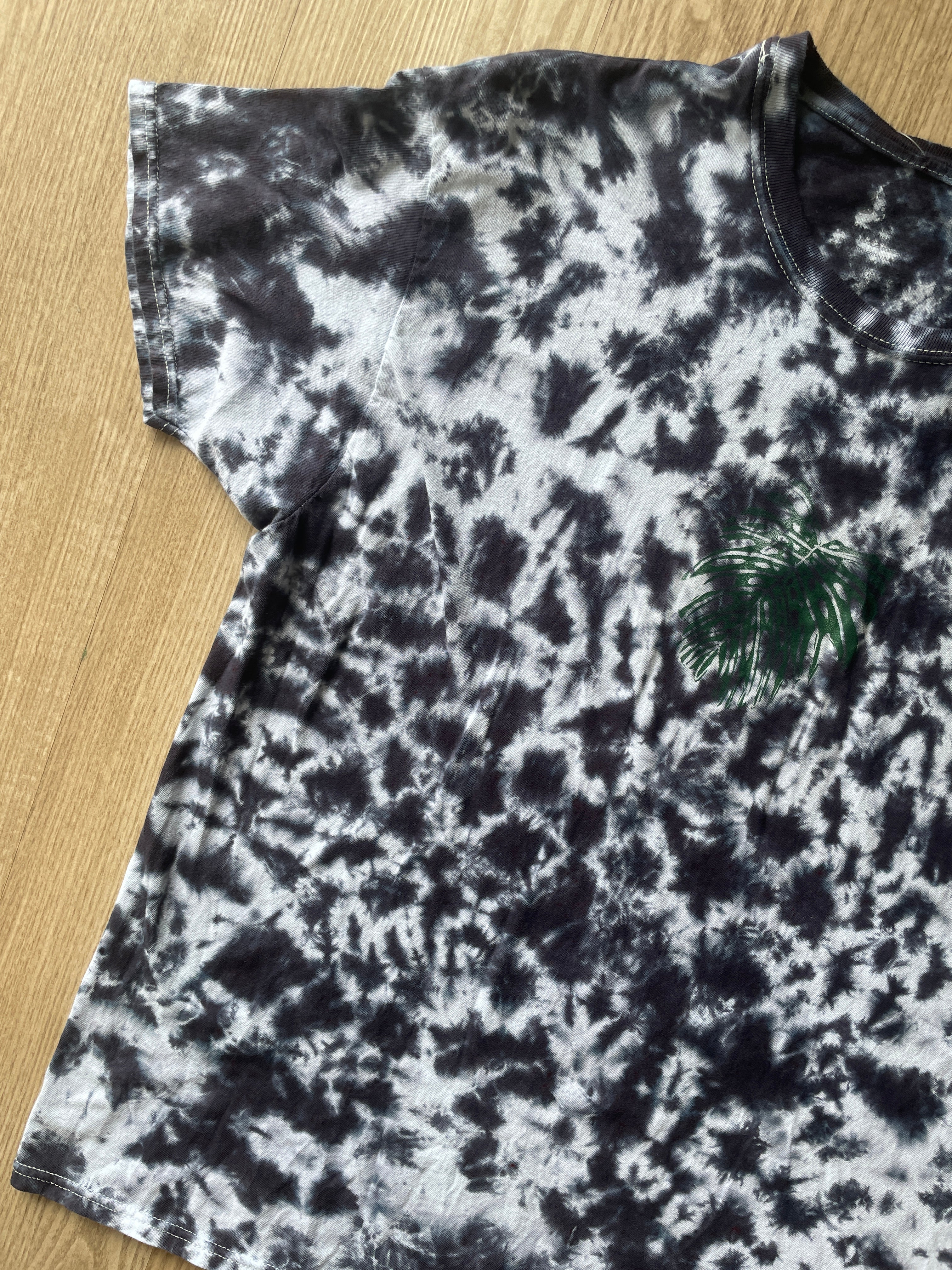 XL Men’s Monstera Leaf Tie Dye T-Shirt | One-Of-a-Kind Black and White Crumpled Short Sleeve