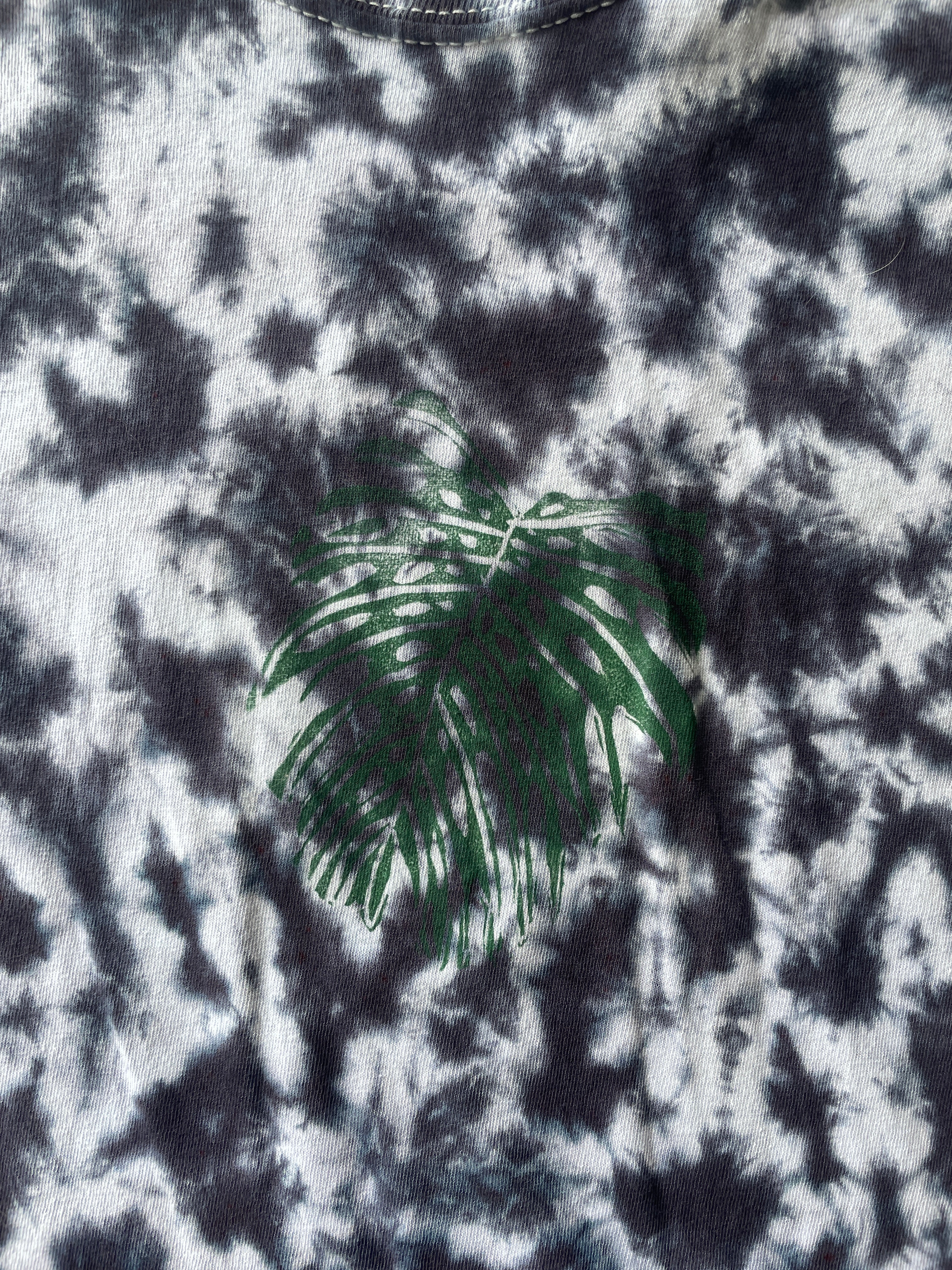 XL Men’s Monstera Leaf Tie Dye T-Shirt | One-Of-a-Kind Black and White Crumpled Short Sleeve