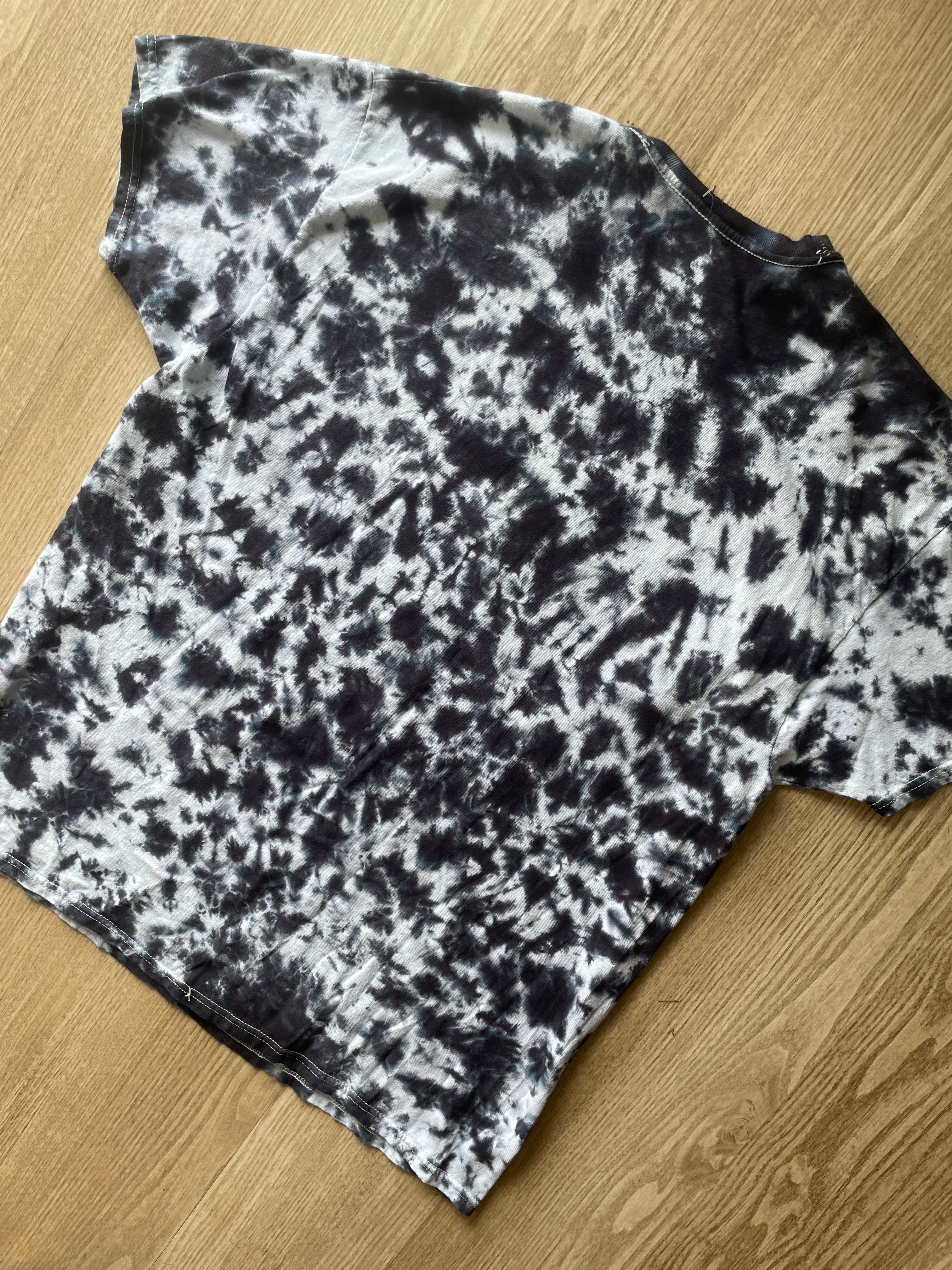 XL Men’s Monstera Leaf Tie Dye T-Shirt | One-Of-a-Kind Black and White Crumpled Short Sleeve