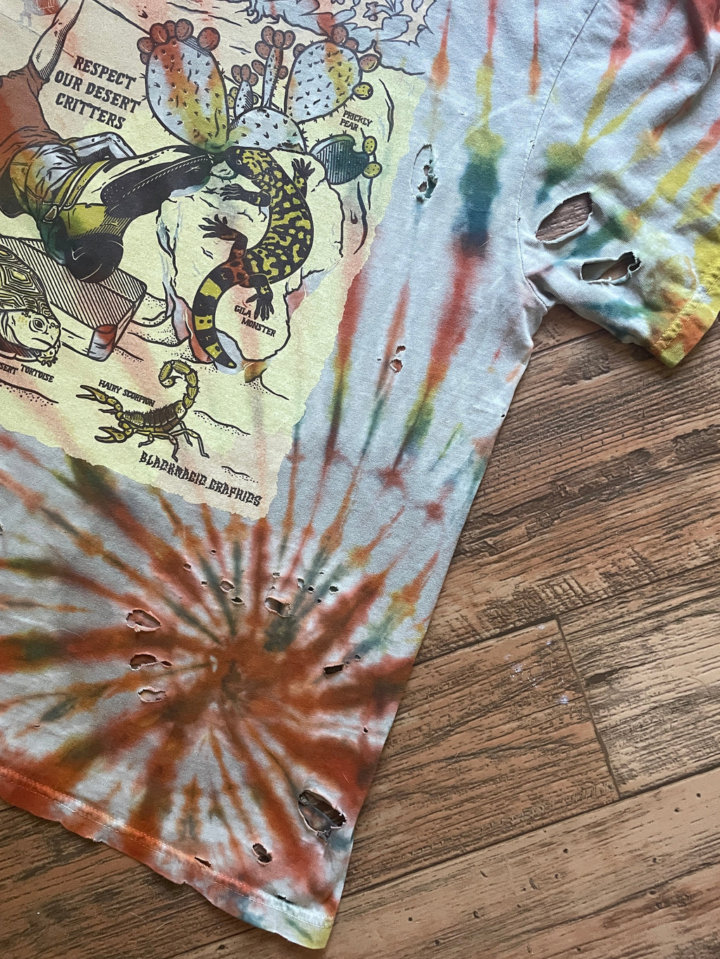 Moe's Valley Bouldering Hand-Tie Dyed Short Sleeve Thrashed T-Shirt (Men's Large)