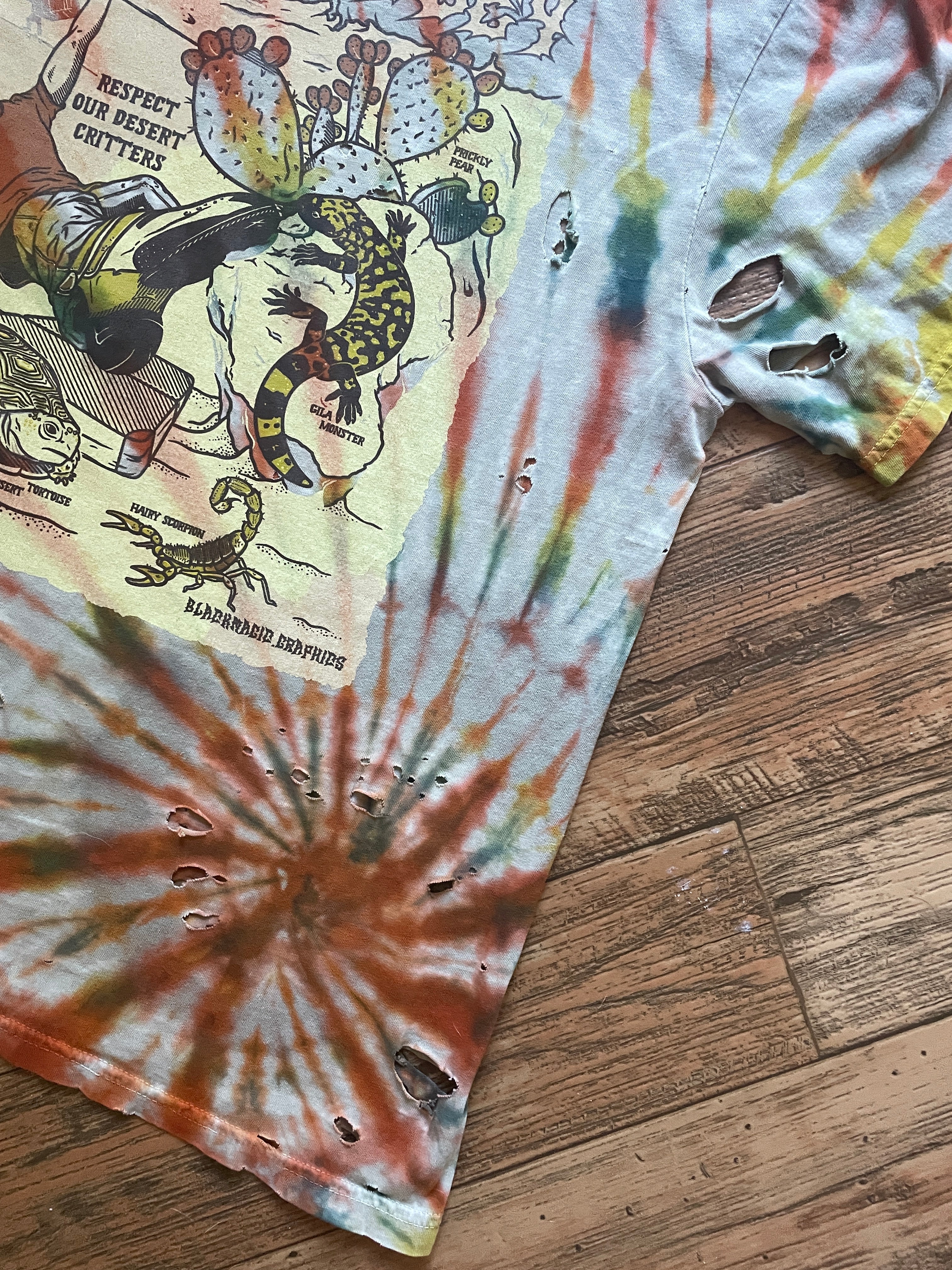 Moe's Valley Bouldering Hand-Tie Dyed Short Sleeve Thrashed T-Shirt (Men's Large)