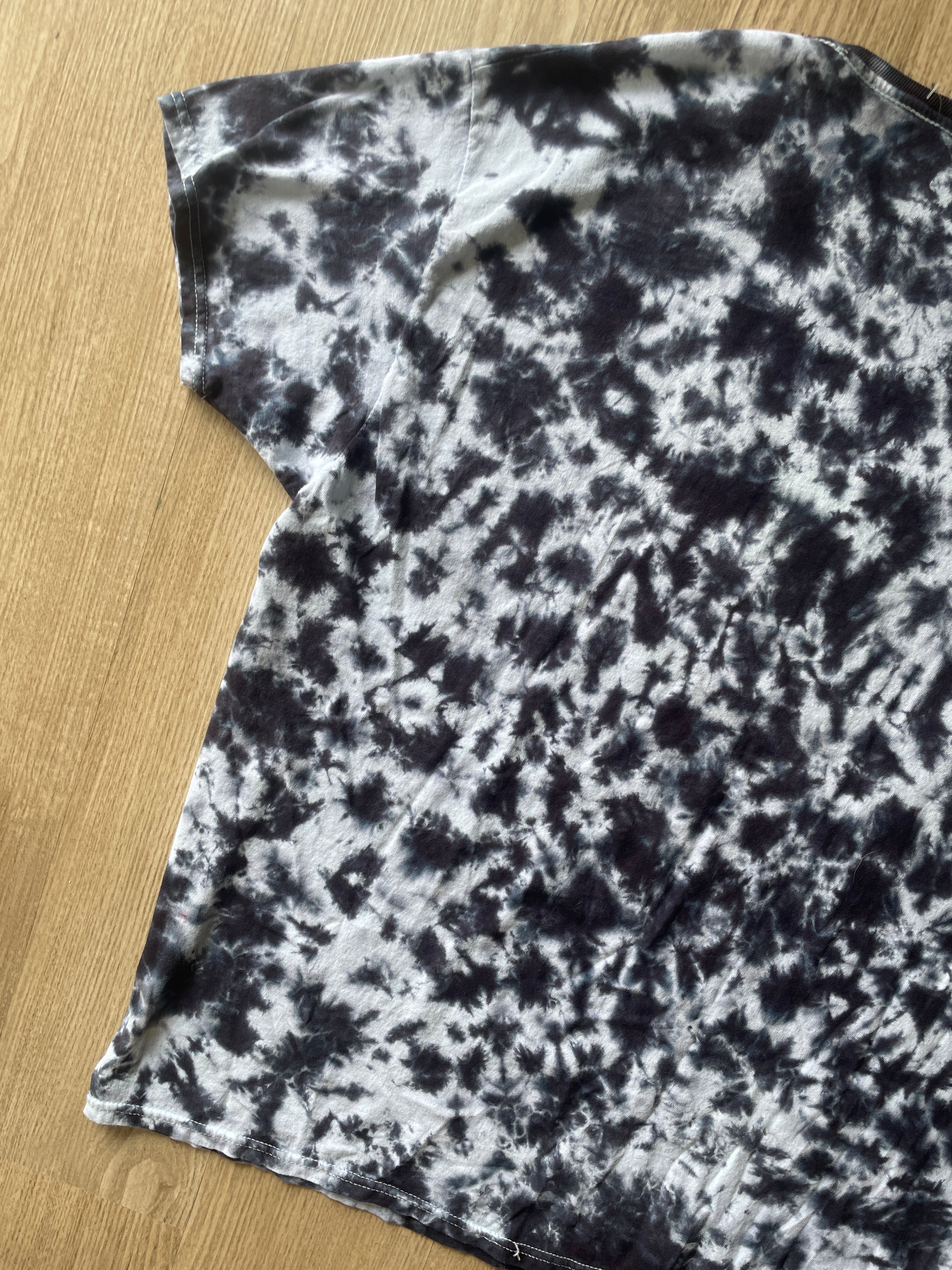 XL Men’s Monstera Leaf Tie Dye T-Shirt | One-Of-a-Kind Black and White Crumpled Short Sleeve