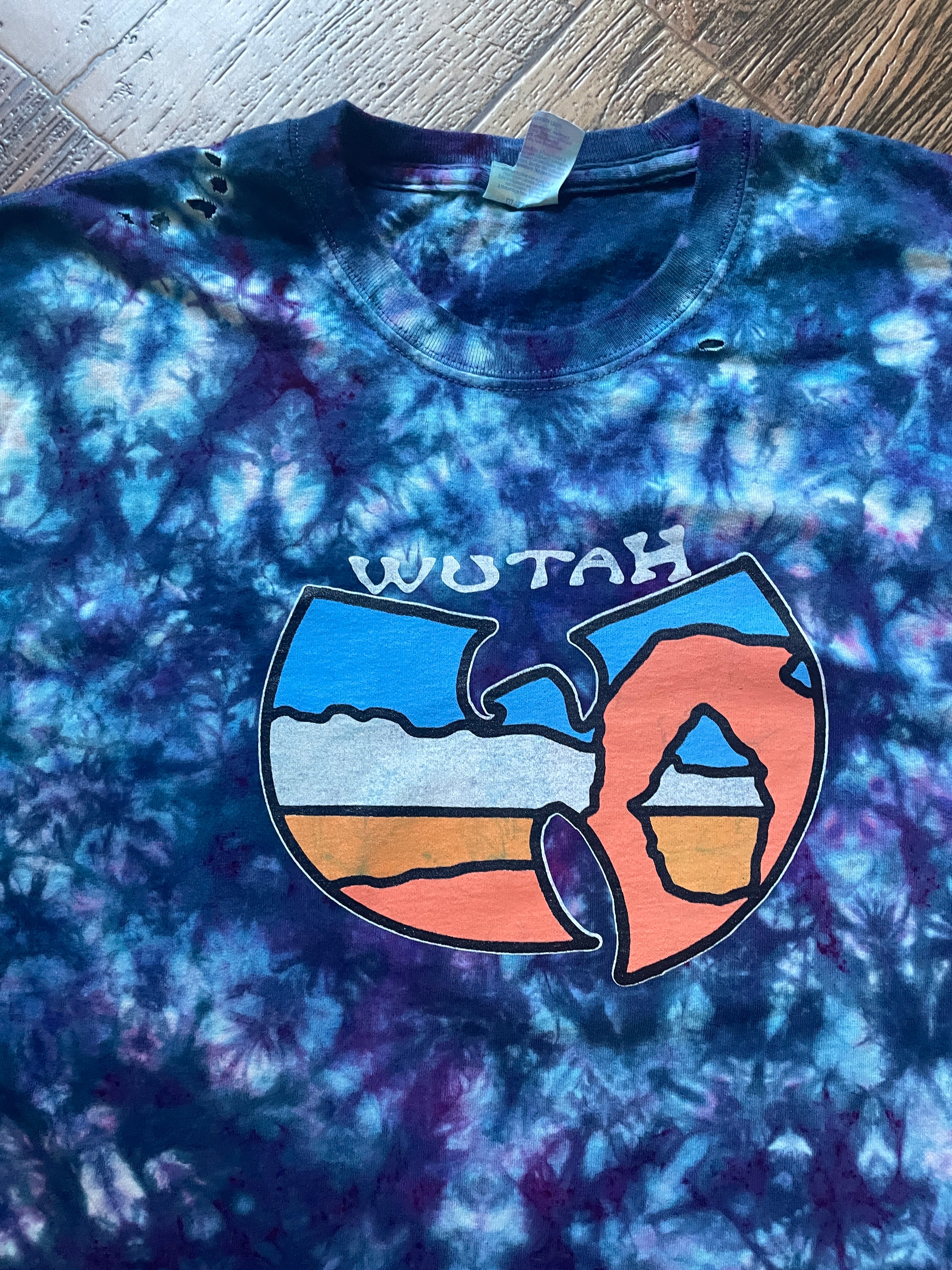 WUTAH Purple and Blue Hand-Tie Dyed Short Sleeve T-Shirt (Men's XL)