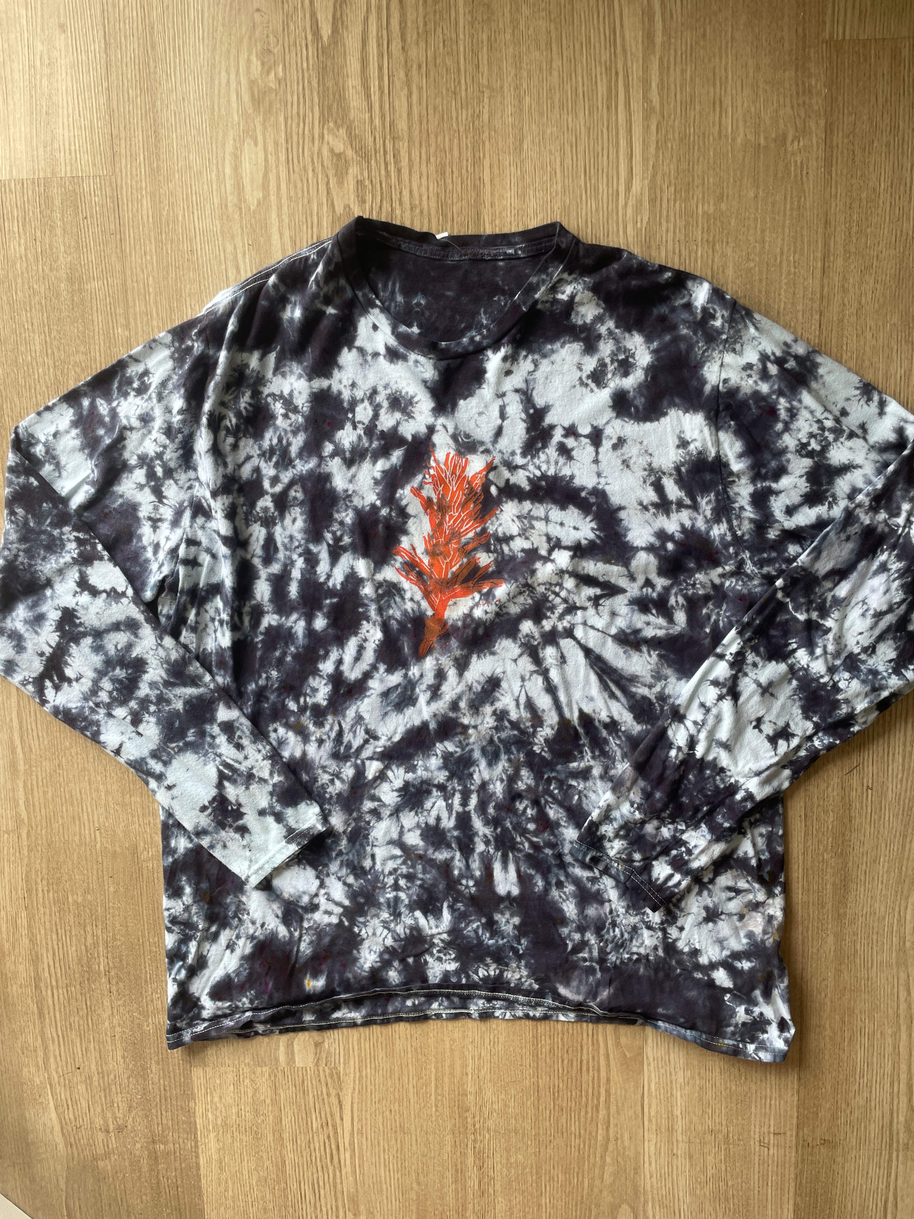 2XL Men’s Indian Paintbrush Tie Dye T-Shirt | One-Of-a-Kind Black and White Crumpled Long Sleeve