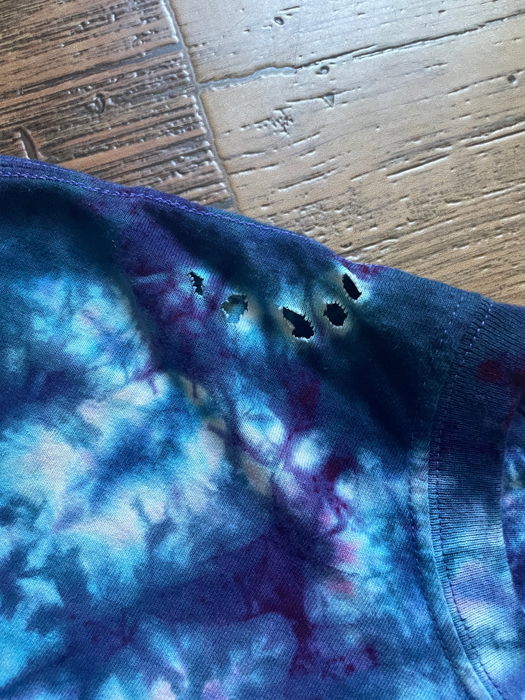 WUTAH Purple and Blue Hand-Tie Dyed Short Sleeve T-Shirt (Men's XL)