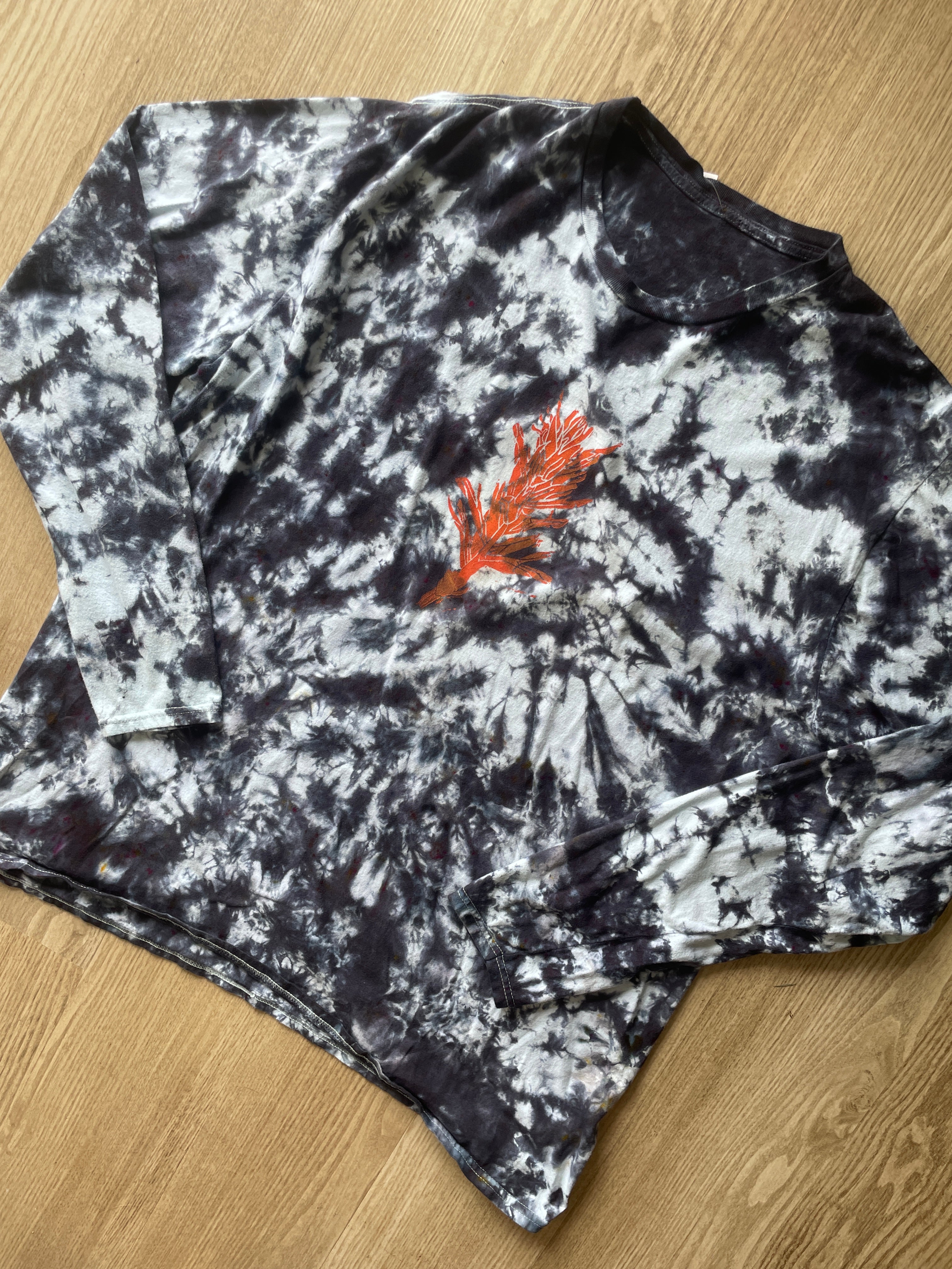 2XL Men’s Indian Paintbrush Tie Dye T-Shirt | One-Of-a-Kind Black and White Crumpled Long Sleeve
