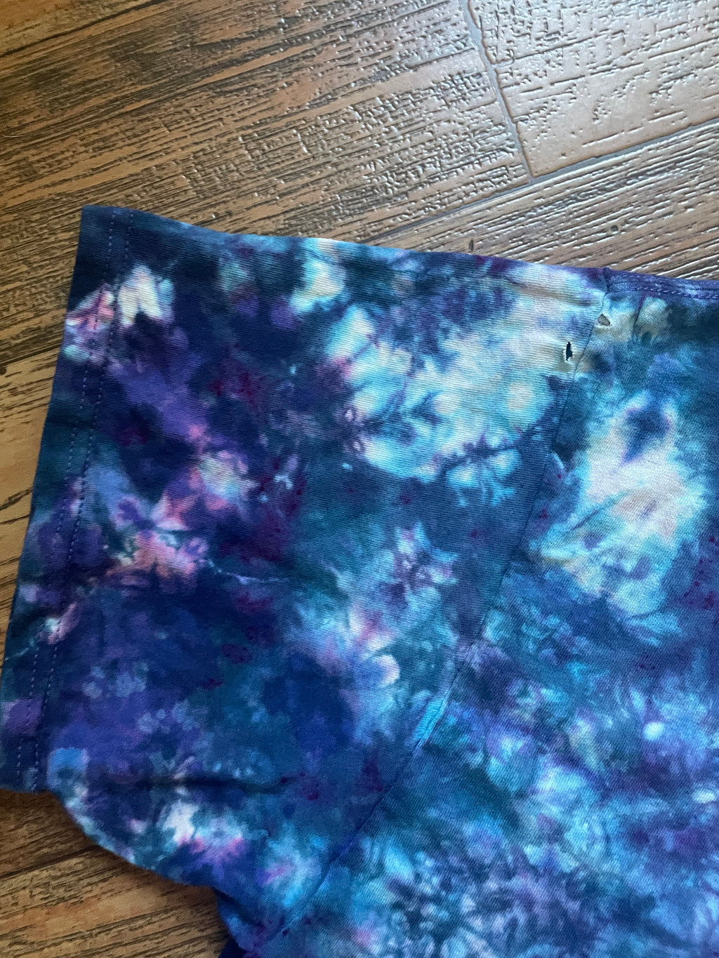 WUTAH Purple and Blue Hand-Tie Dyed Short Sleeve T-Shirt (Men's XL)